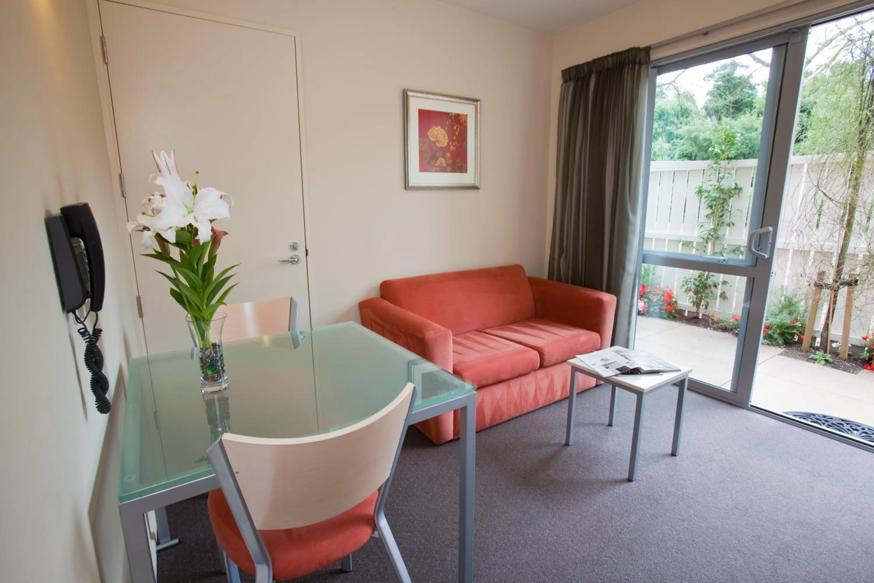 Living room in Kings Of Riccarton Motel- Close to Railway Station and Airport with Shuttle service