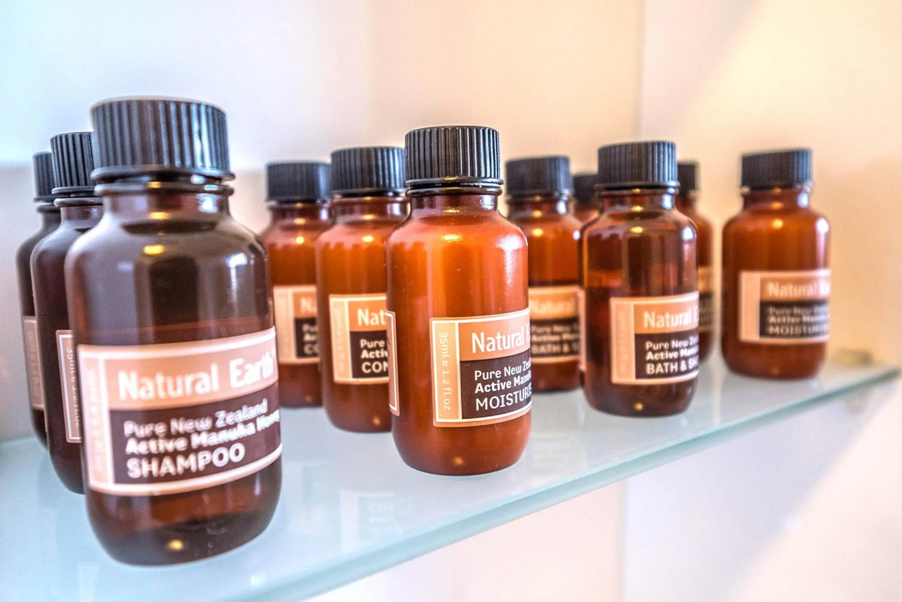 Bathroom in Kings Of Riccarton Motel- Close to Railway Station and Airport with Shuttle service