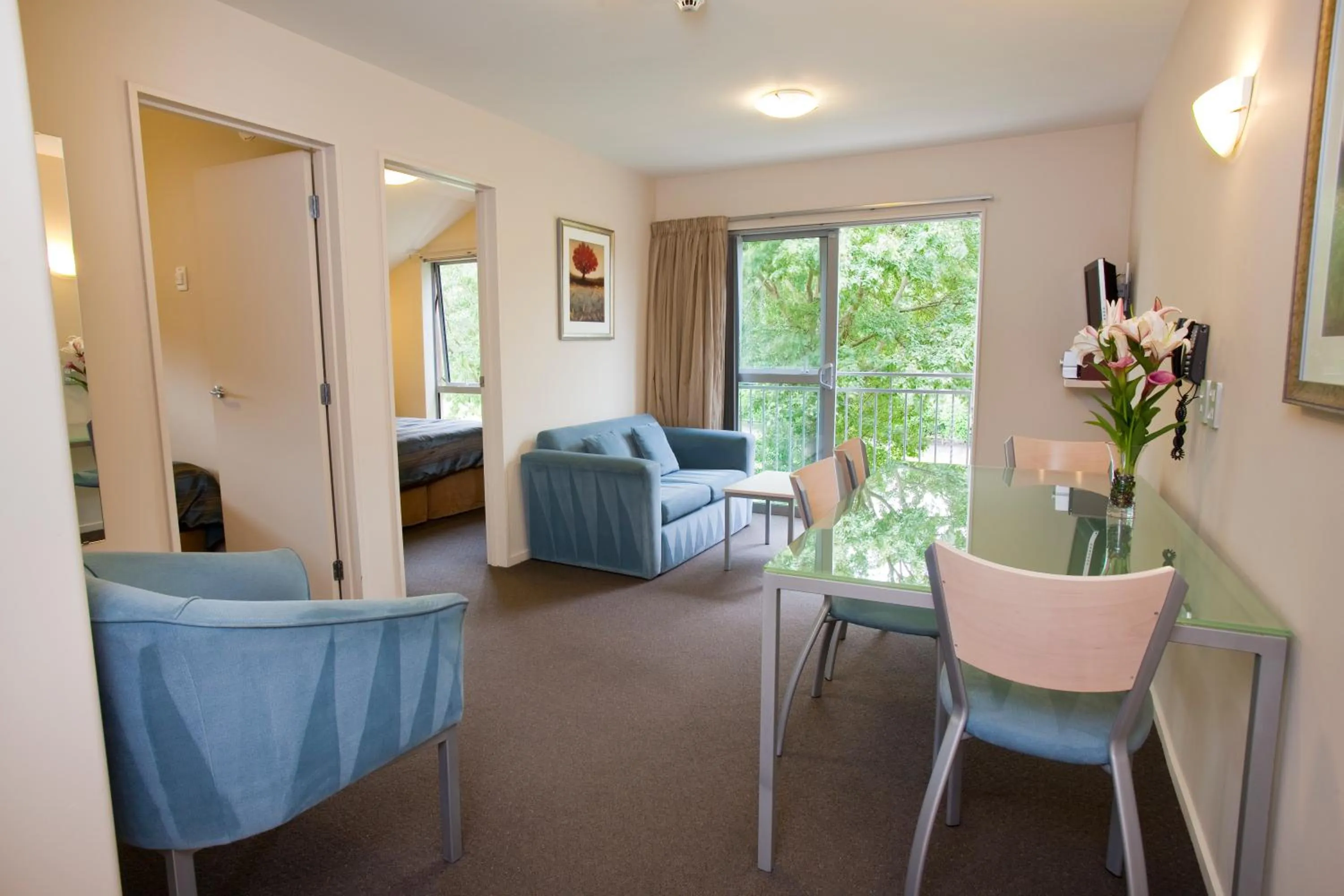 Living room in Kings Of Riccarton Motel- Close to Railway Station and Airport with Shuttle service