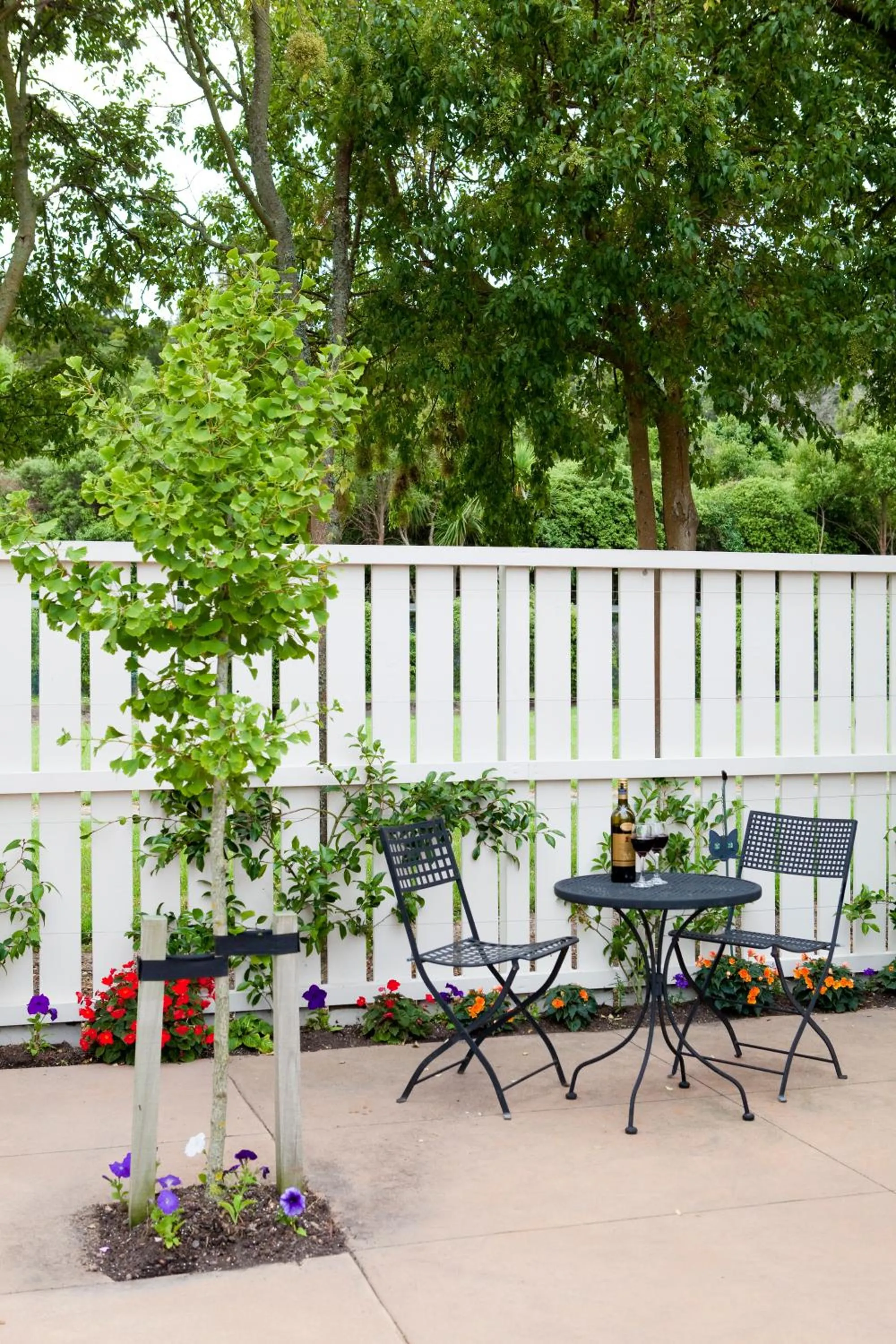 Patio in Kings Of Riccarton Motel- Close to Railway Station and Airport with Shuttle service