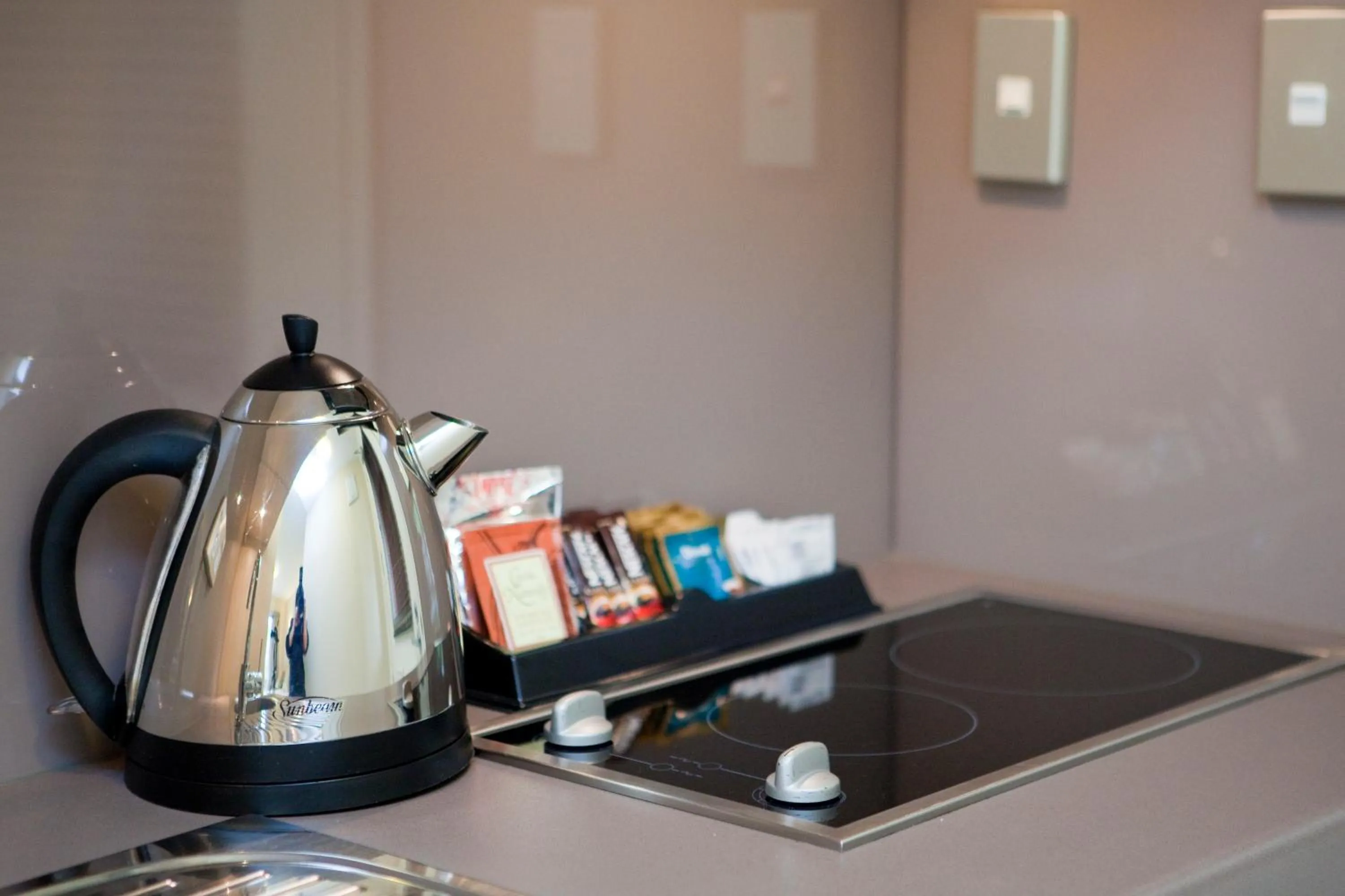 Coffee/tea facilities in Kings Of Riccarton Motel- Close to Railway Station and Airport with Shuttle service