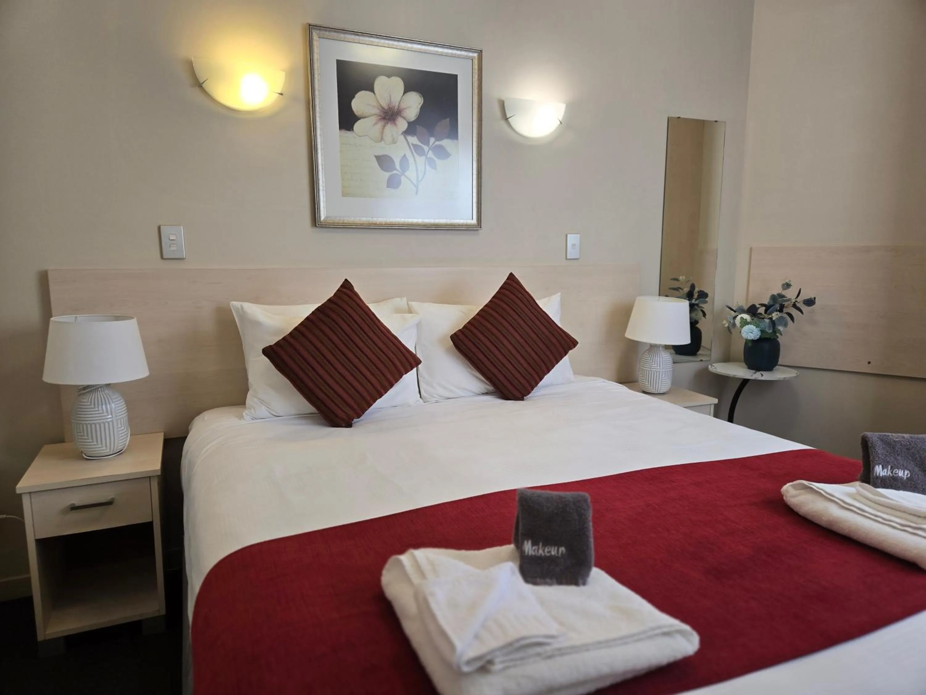 Bed in Kings Of Riccarton Motel- Close to Railway Station and Airport with Shuttle service