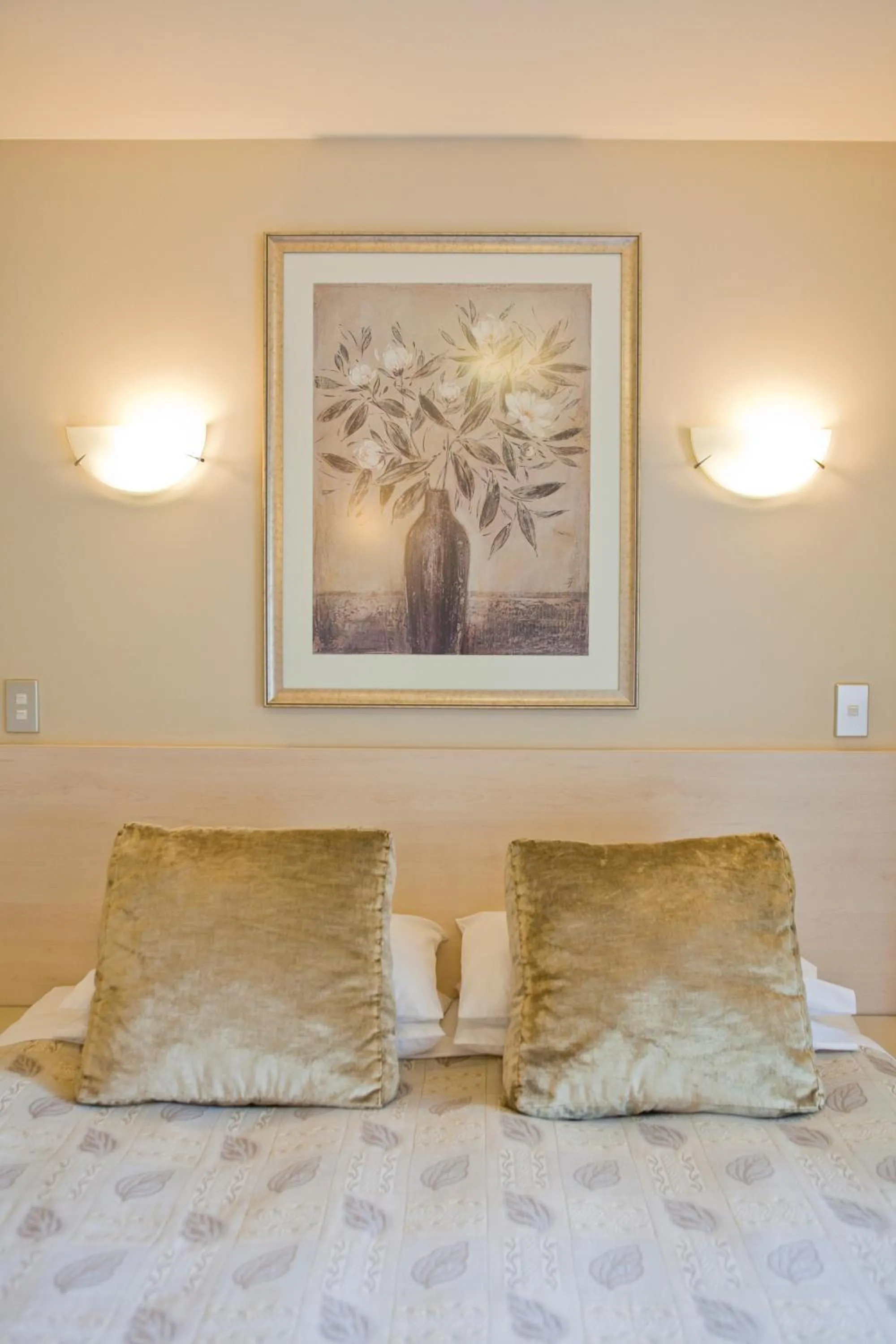 Bed in Kings Of Riccarton Motel- Close to Railway Station and Airport with Shuttle service