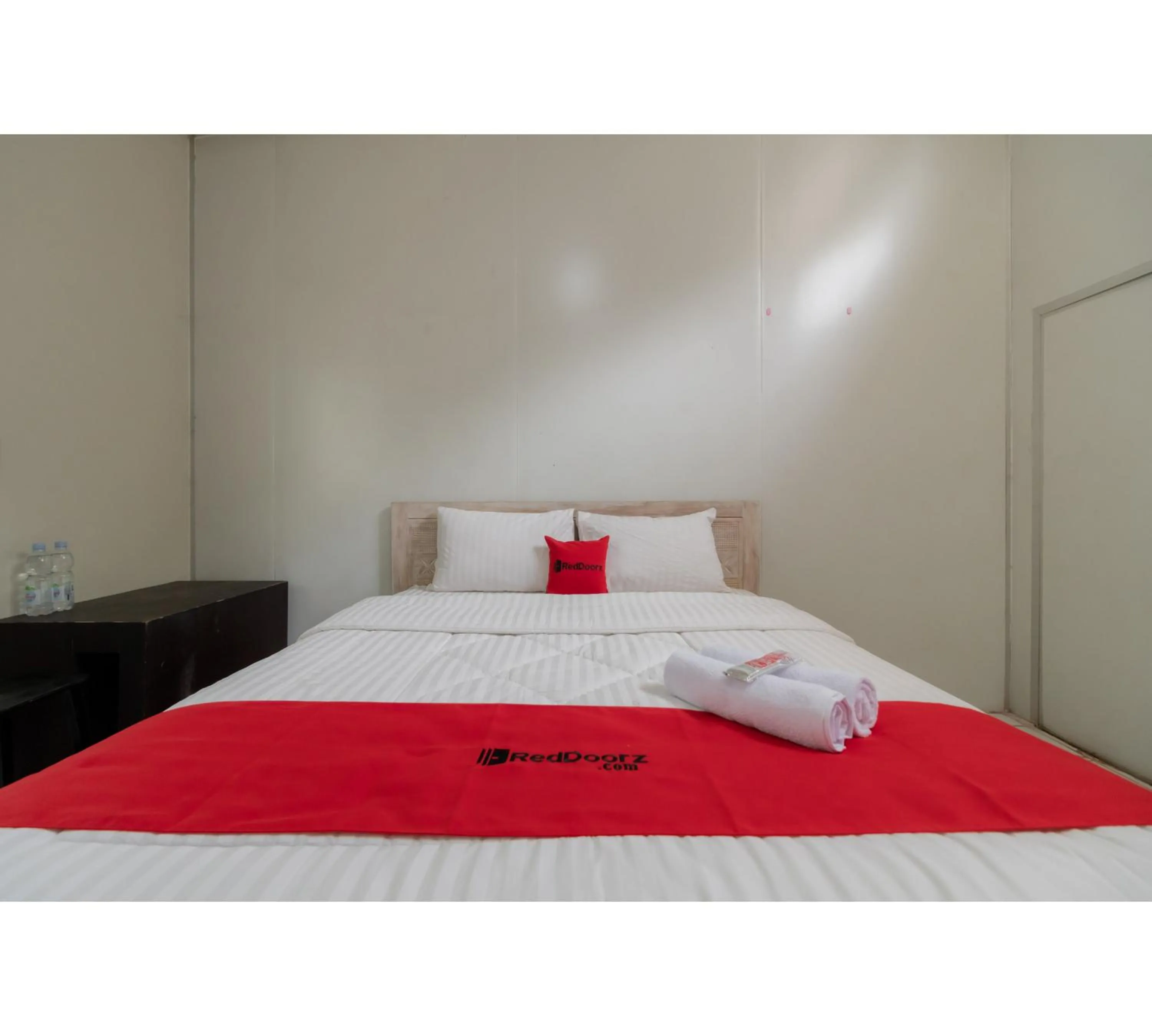 Bed in RedDoorz Syariah at Taman Green Legon