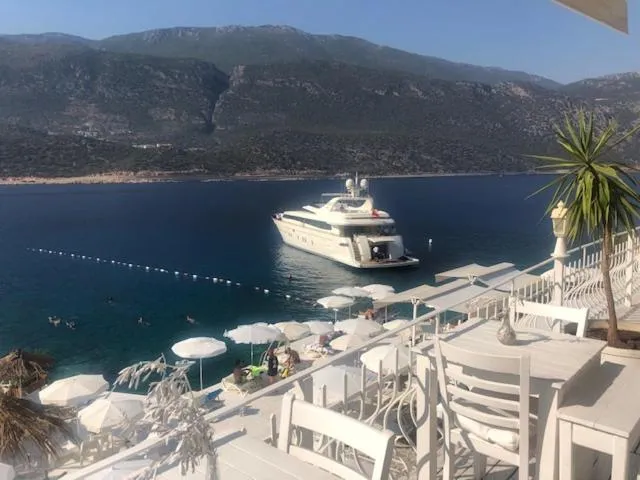 Restaurant/places to eat in Club Çapa Hotel