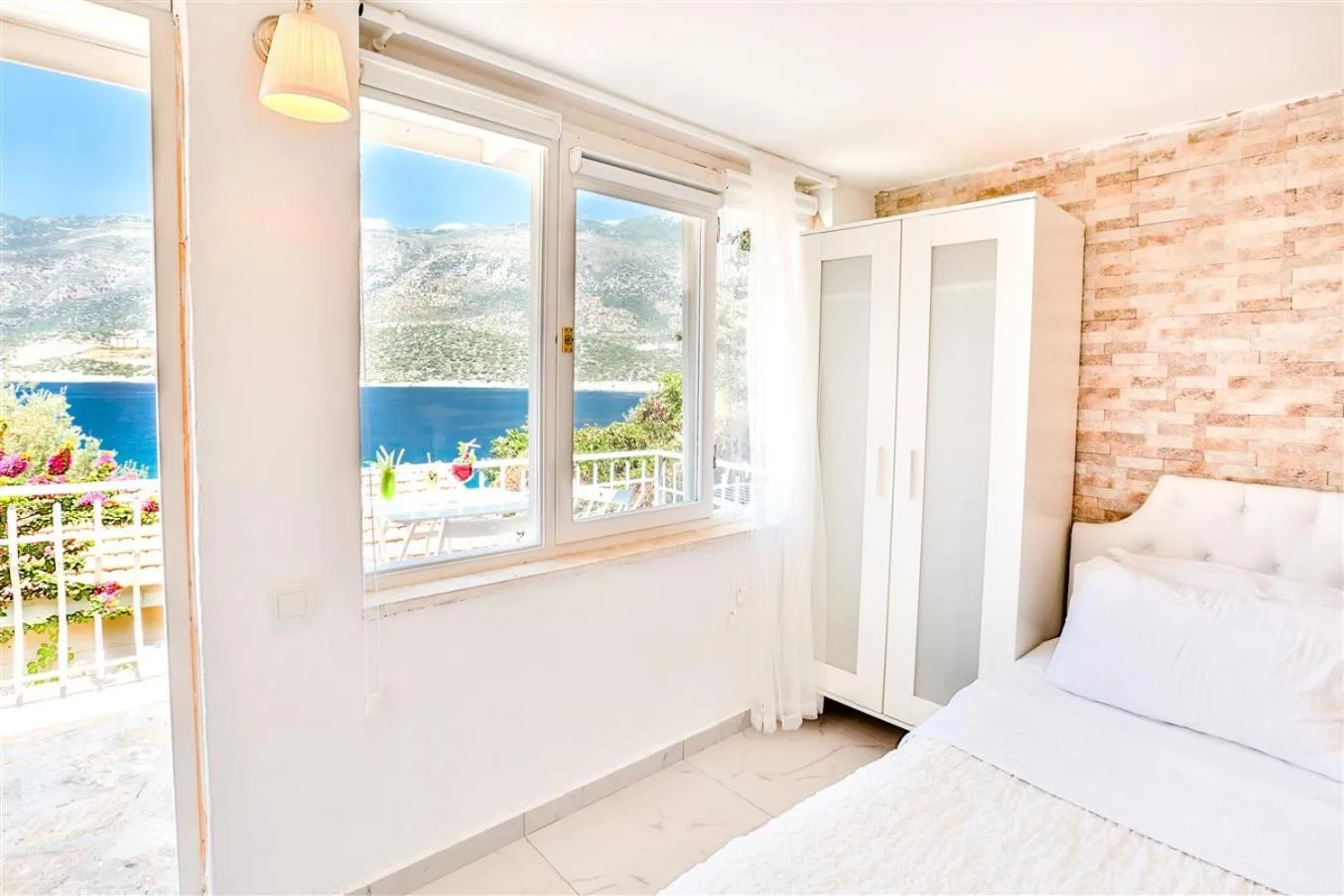 Balcony/Terrace, Bed in Club Çapa Hotel