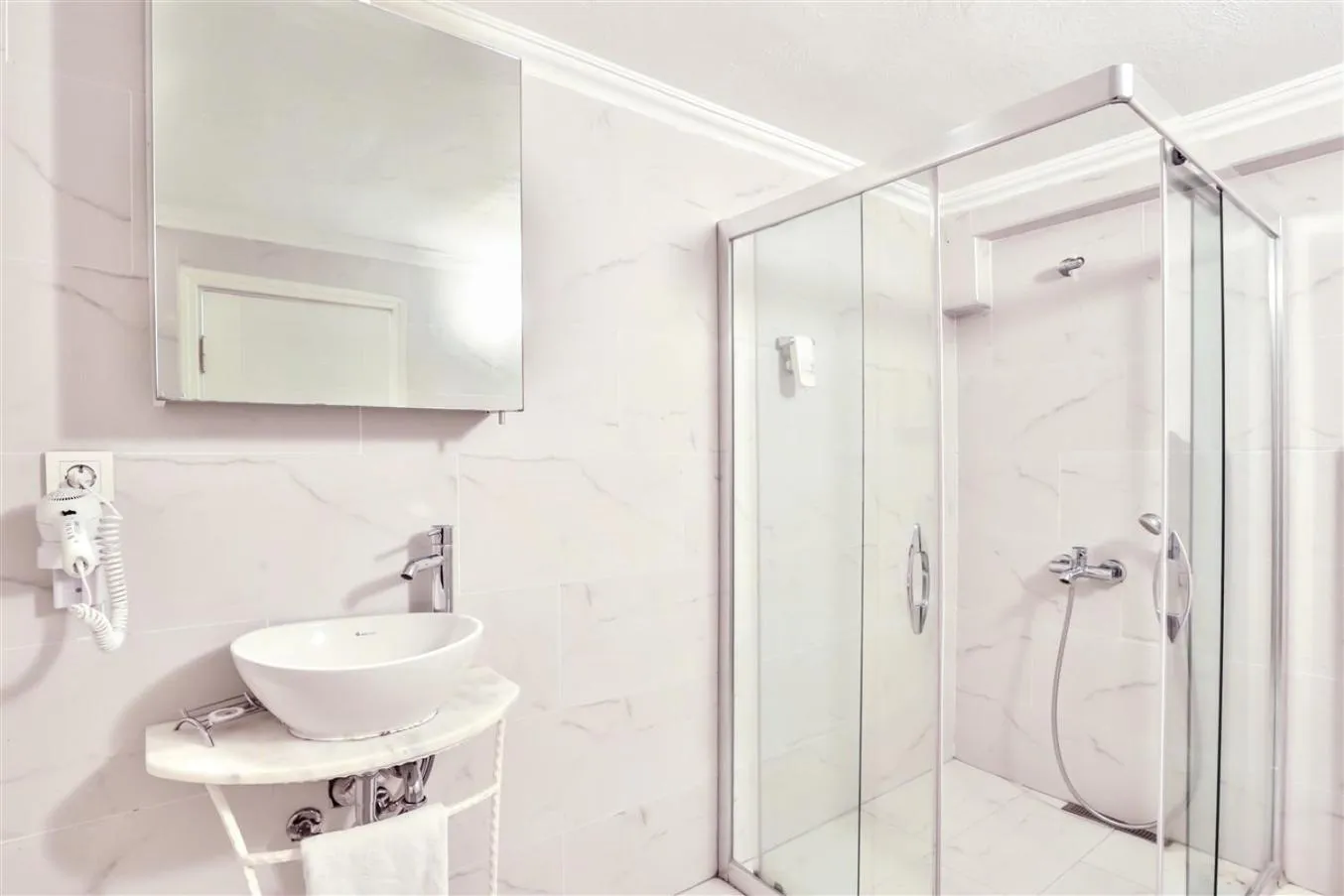 Bathroom in Club Çapa Hotel