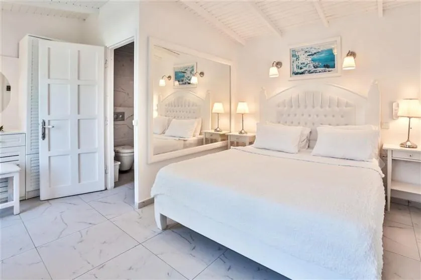 Photo of the whole room, Bed in Club Çapa Hotel