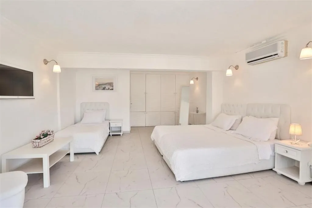 Bed in Club Çapa Hotel