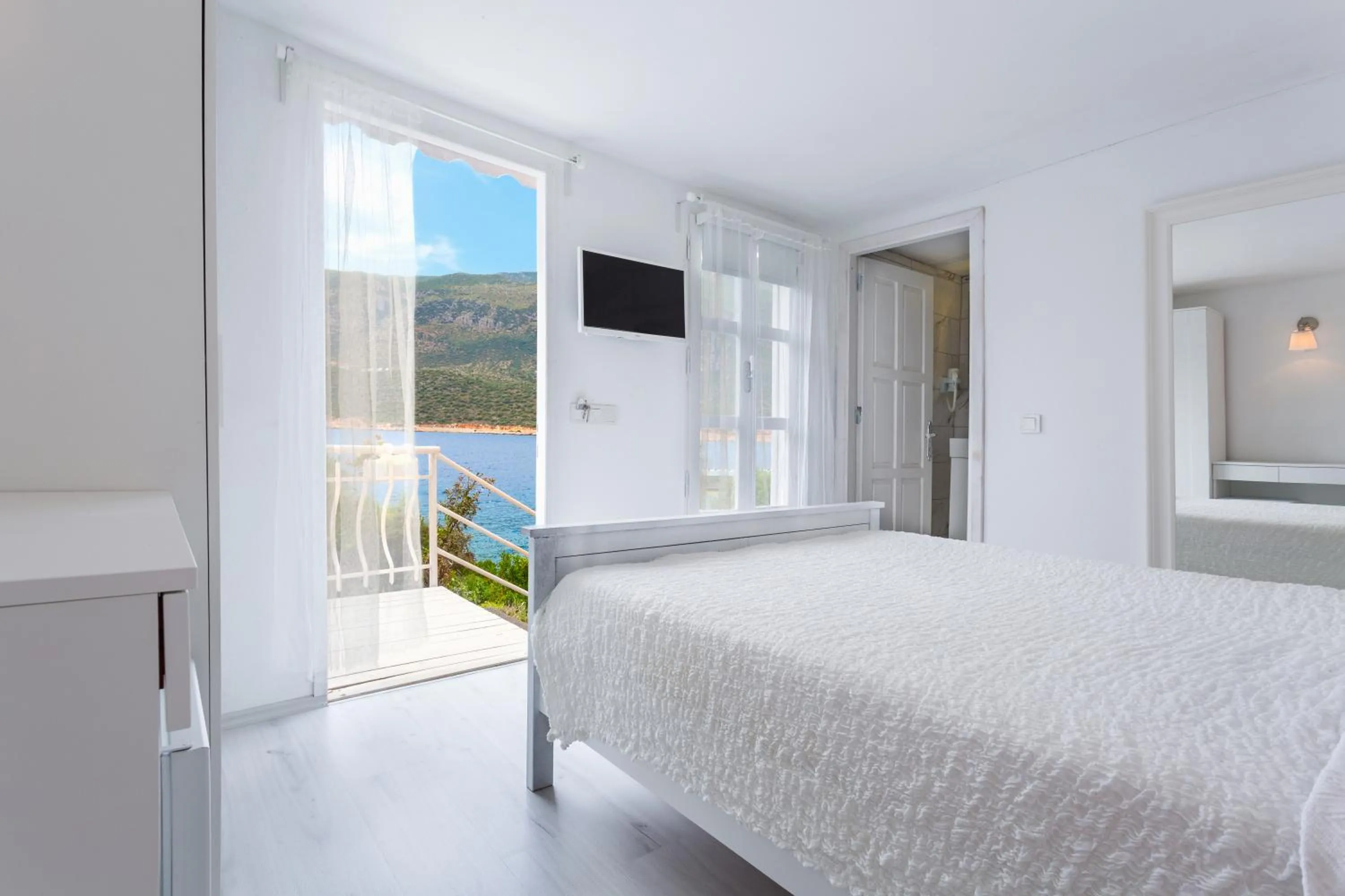 Bed in Club Çapa Hotel