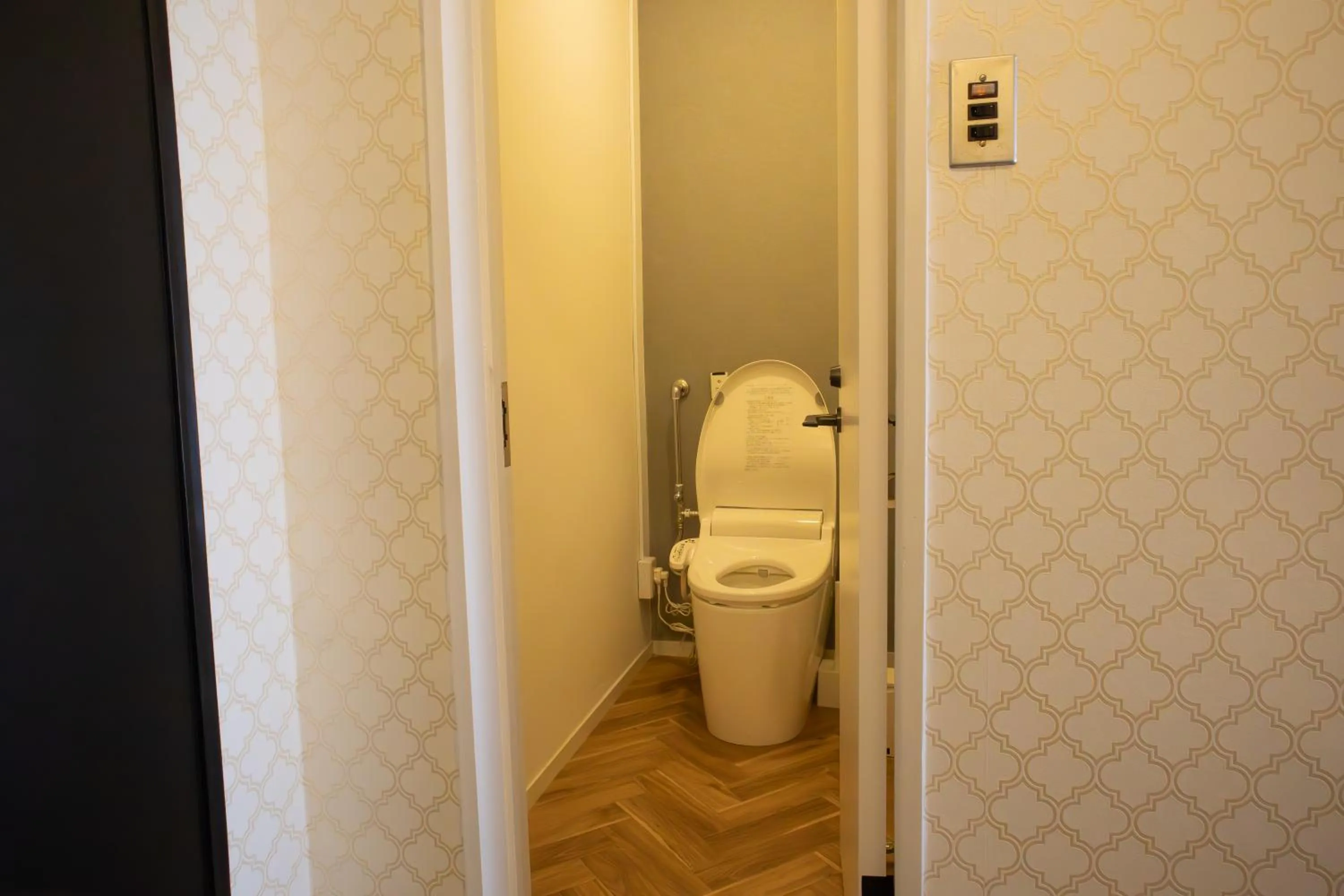 Toilet in ISOLA Izukogen