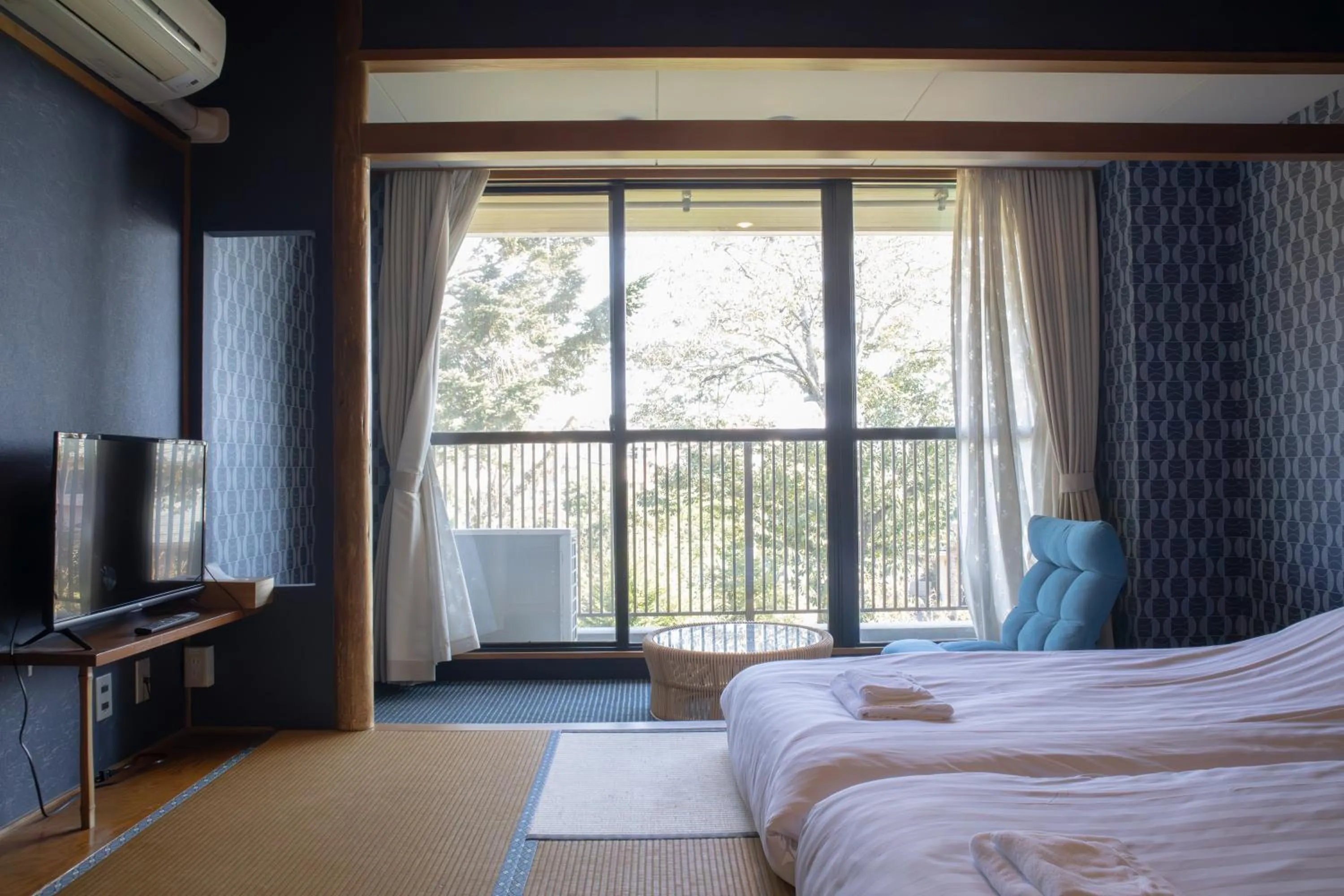 Photo of the whole room, Bed in ISOLA Izukogen