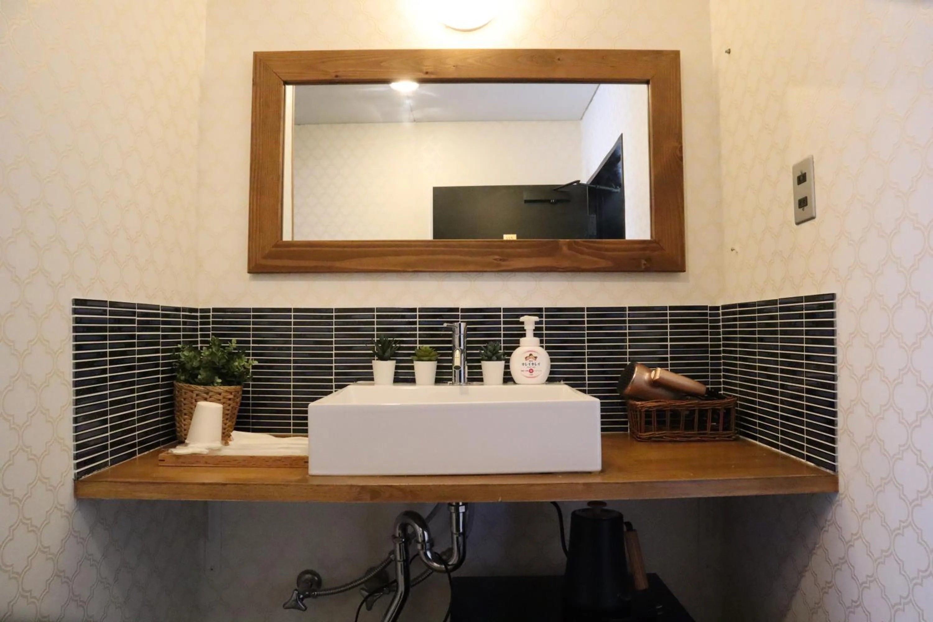 Photo of the whole room in ISOLA Izukogen