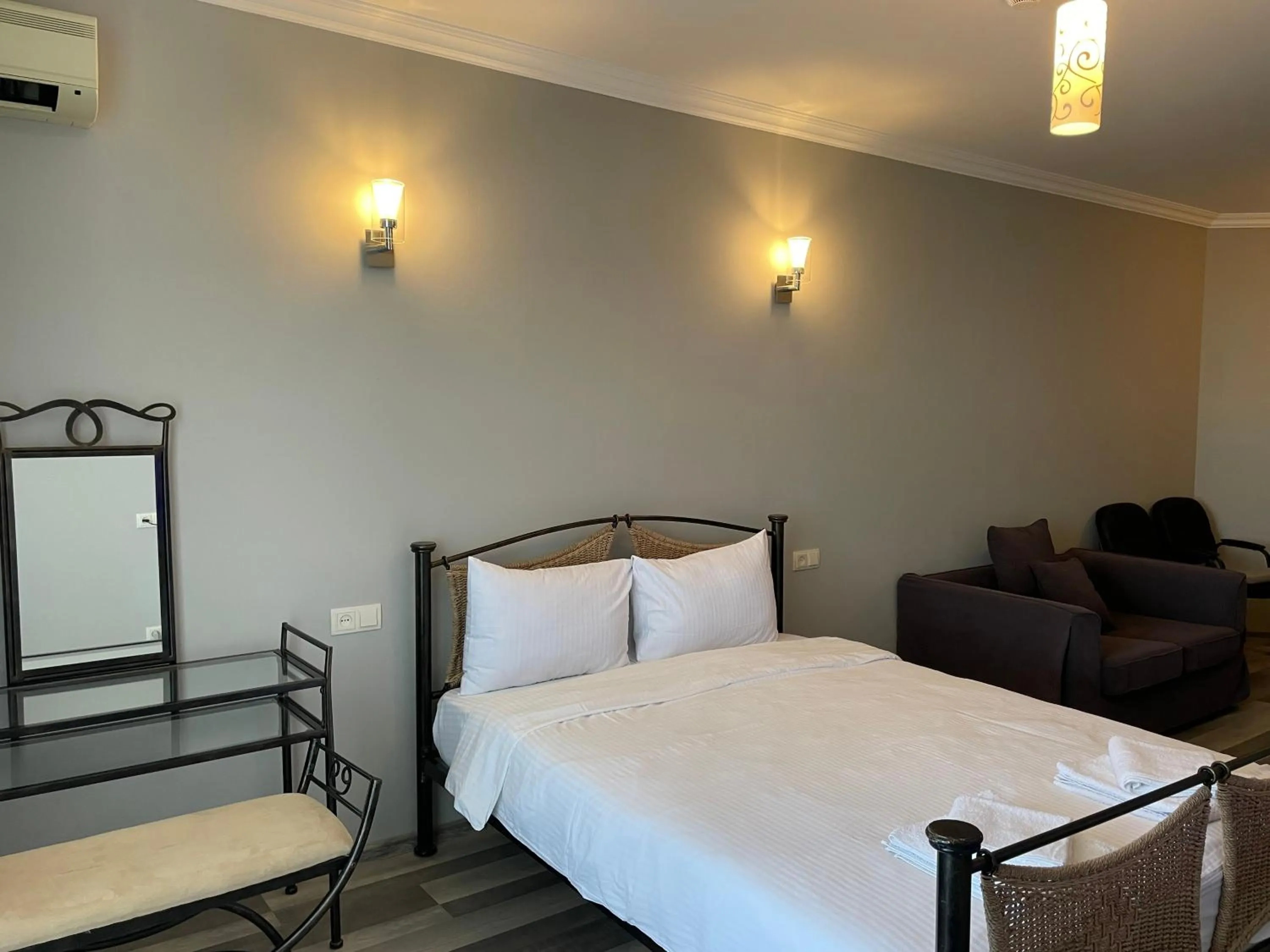 Photo of the whole room in Argo Hotel