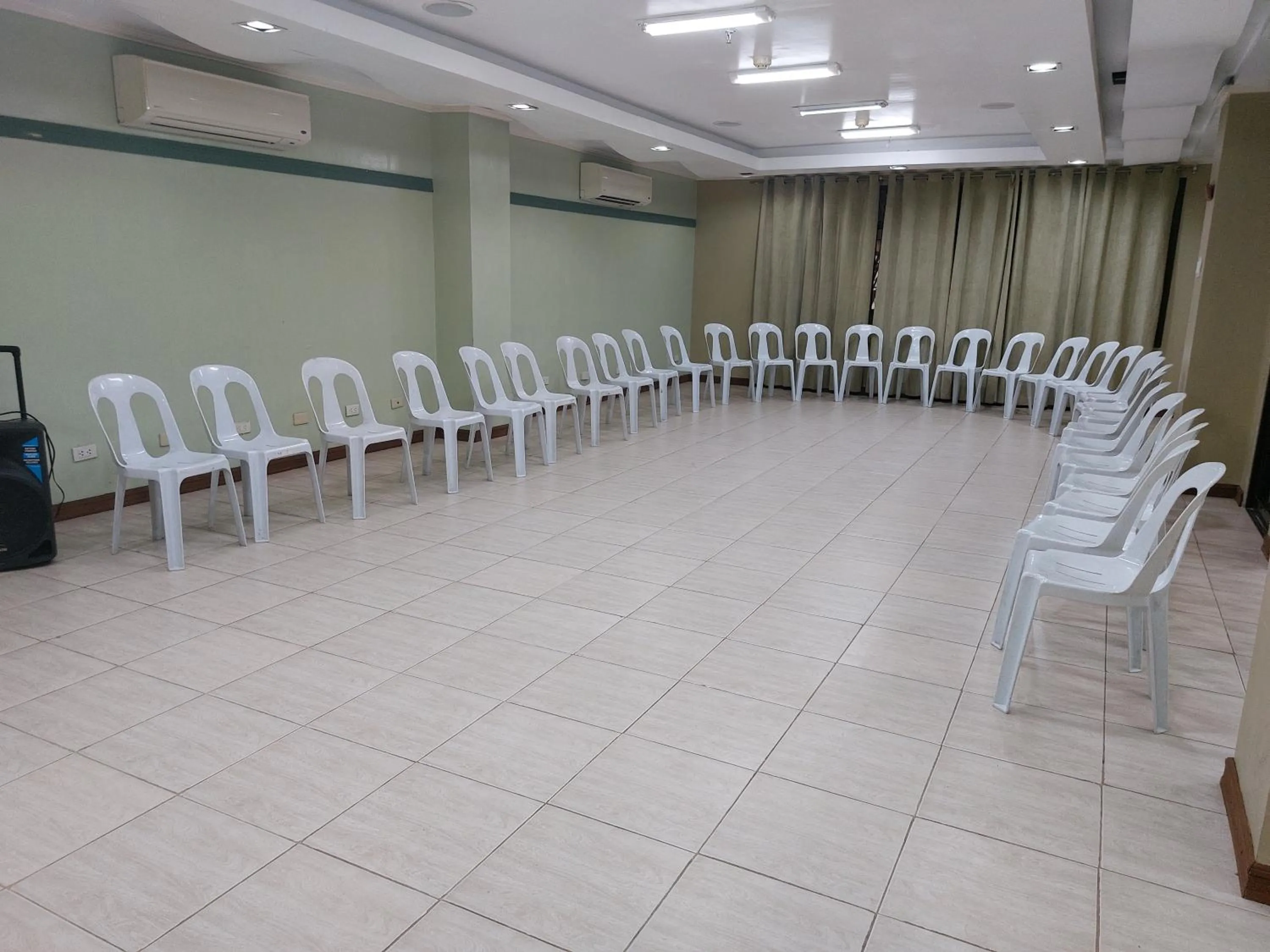 Meeting/conference room in Makabata Guesthouse & Cafe