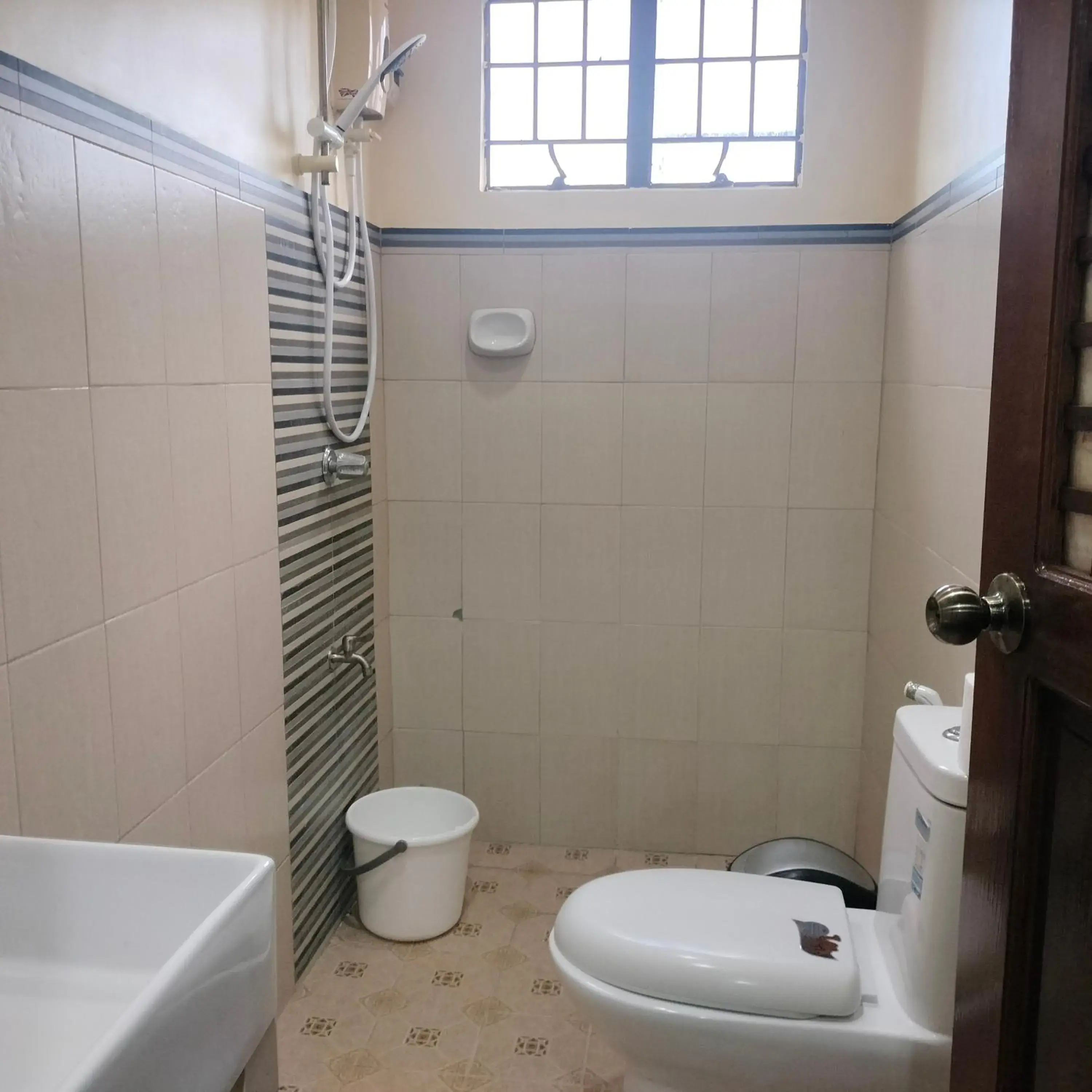 6-Bed Mixed Dormitory Room in Makabata Guesthouse & Cafe 6-Bed Mixed Dormitory Room in Makabata Guesthouse & Cafe