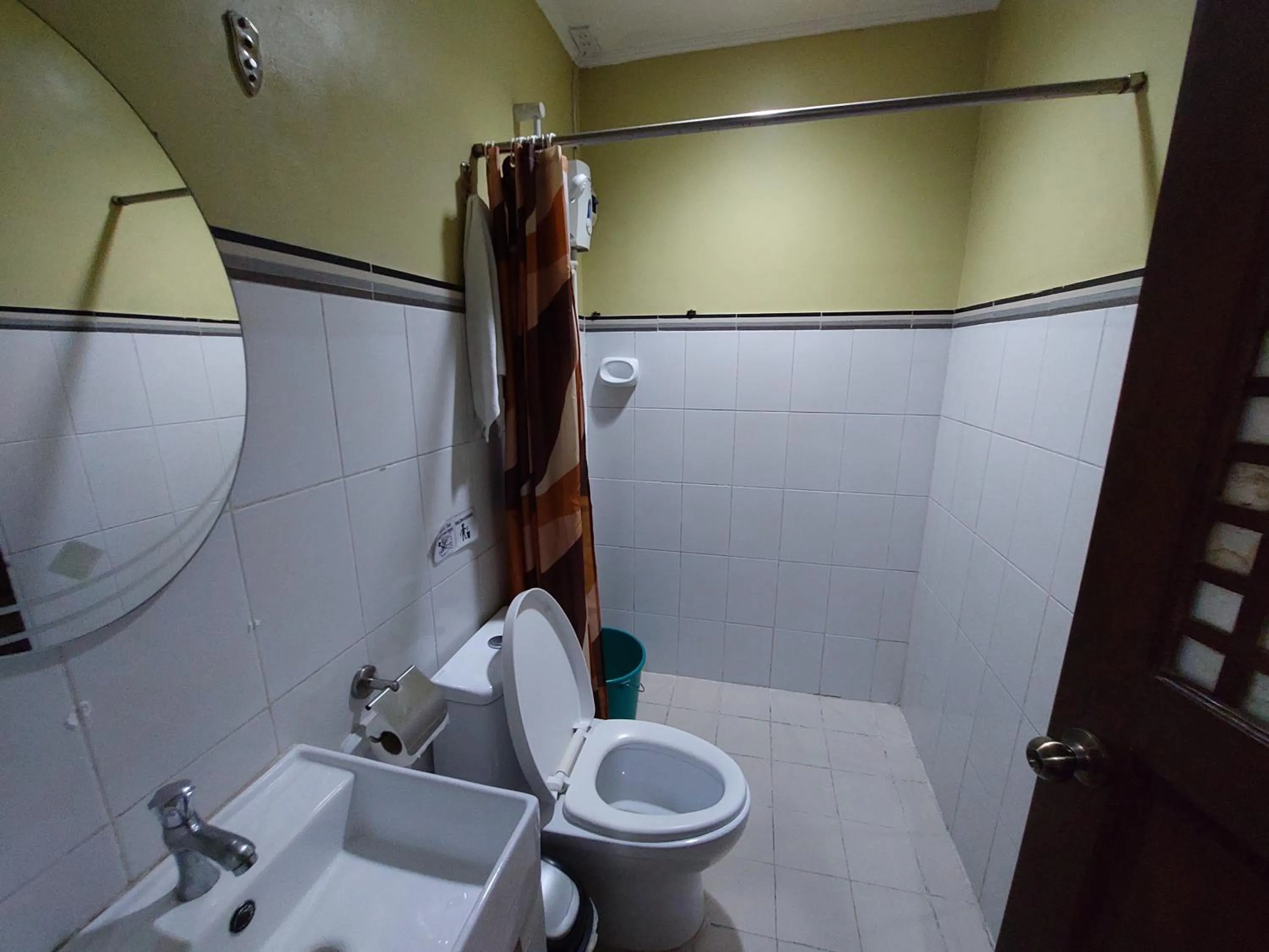 Toilet in Makabata Guesthouse & Cafe