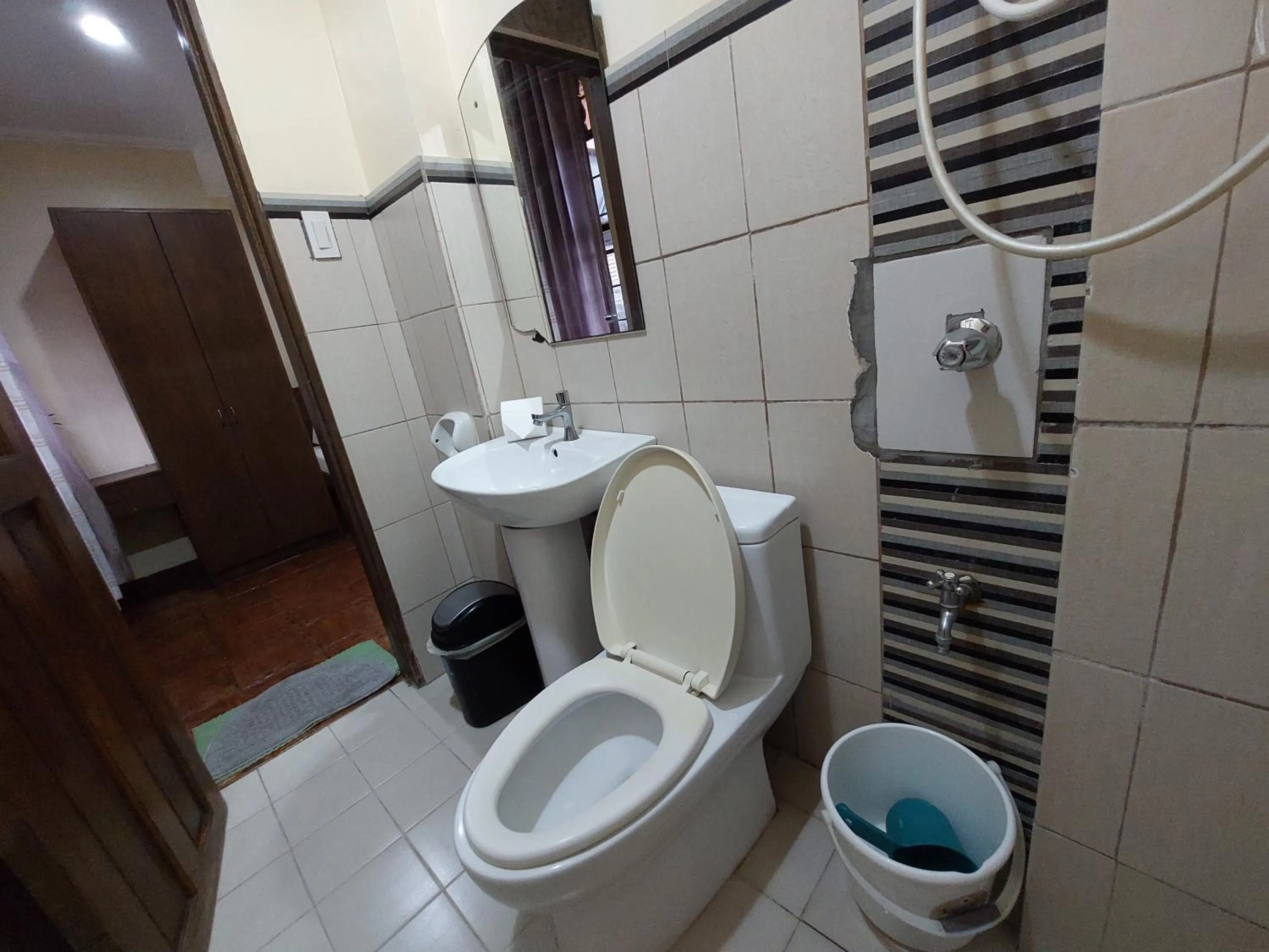 Toilet in Makabata Guesthouse & Cafe