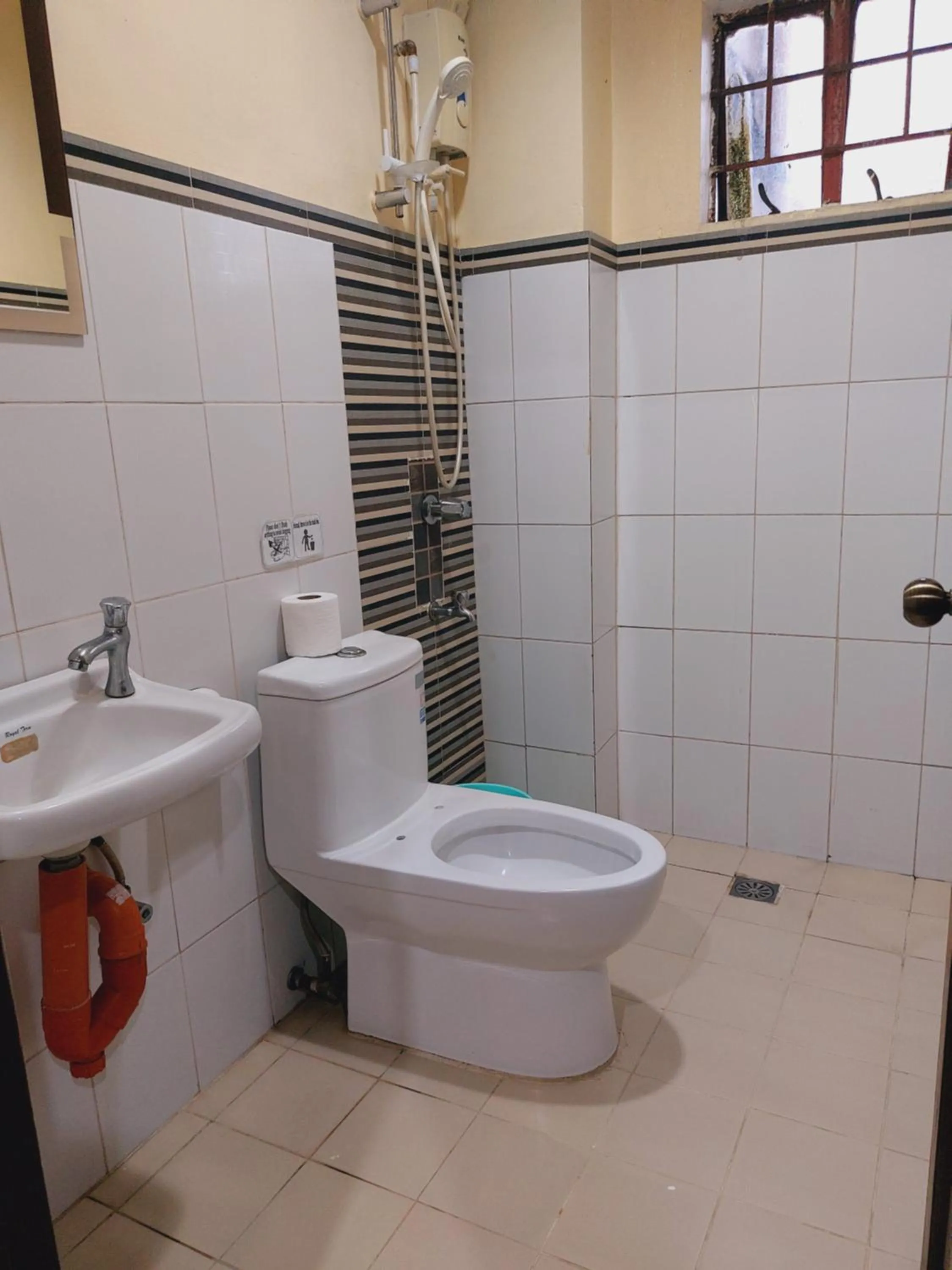 Toilet in Makabata Guesthouse & Cafe