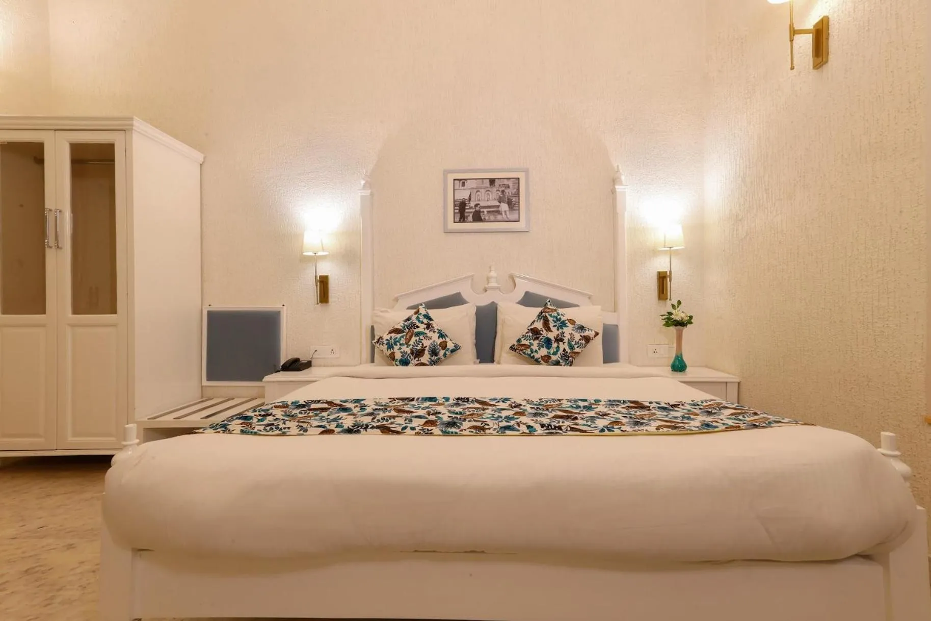 Bed in Saroja Heritage, Varanasi