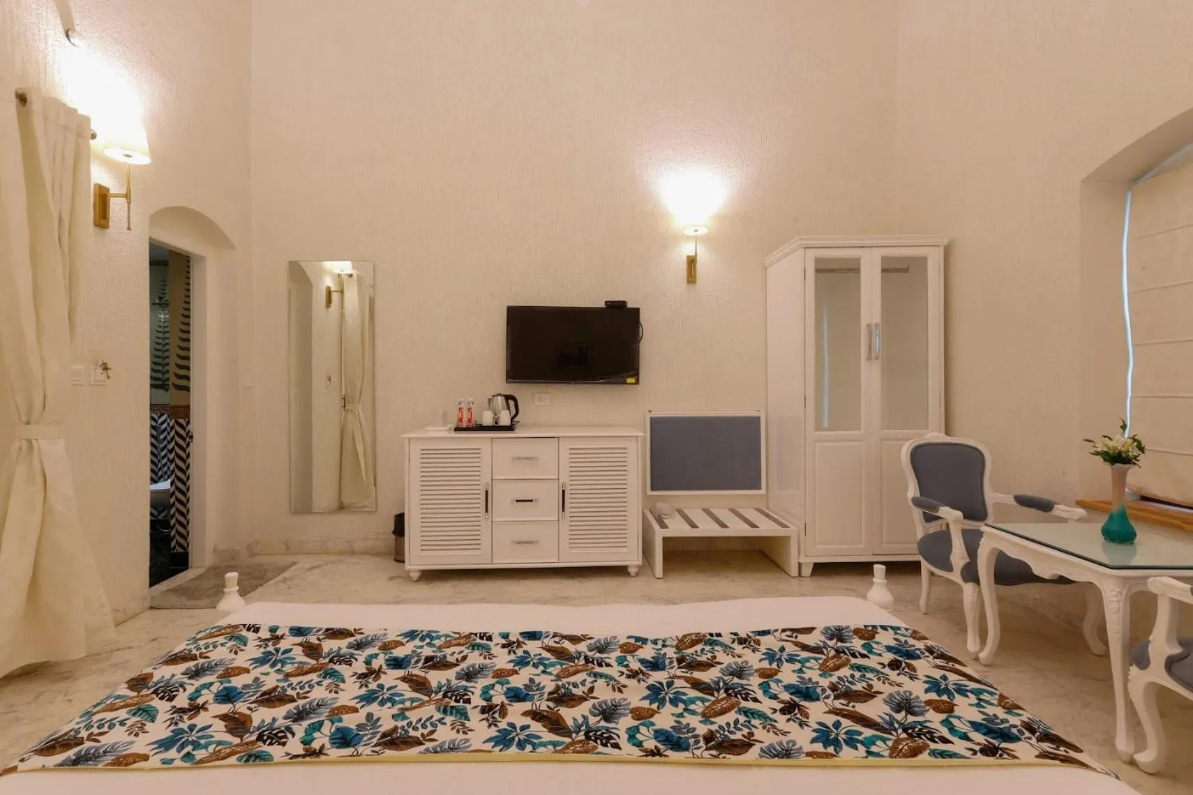 TV and multimedia in Saroja Heritage, Varanasi