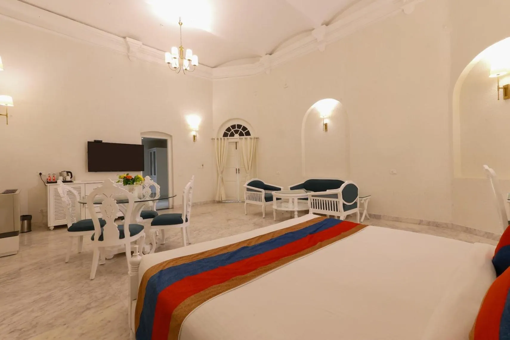 Photo of the whole room, Bed in Saroja Heritage, Varanasi