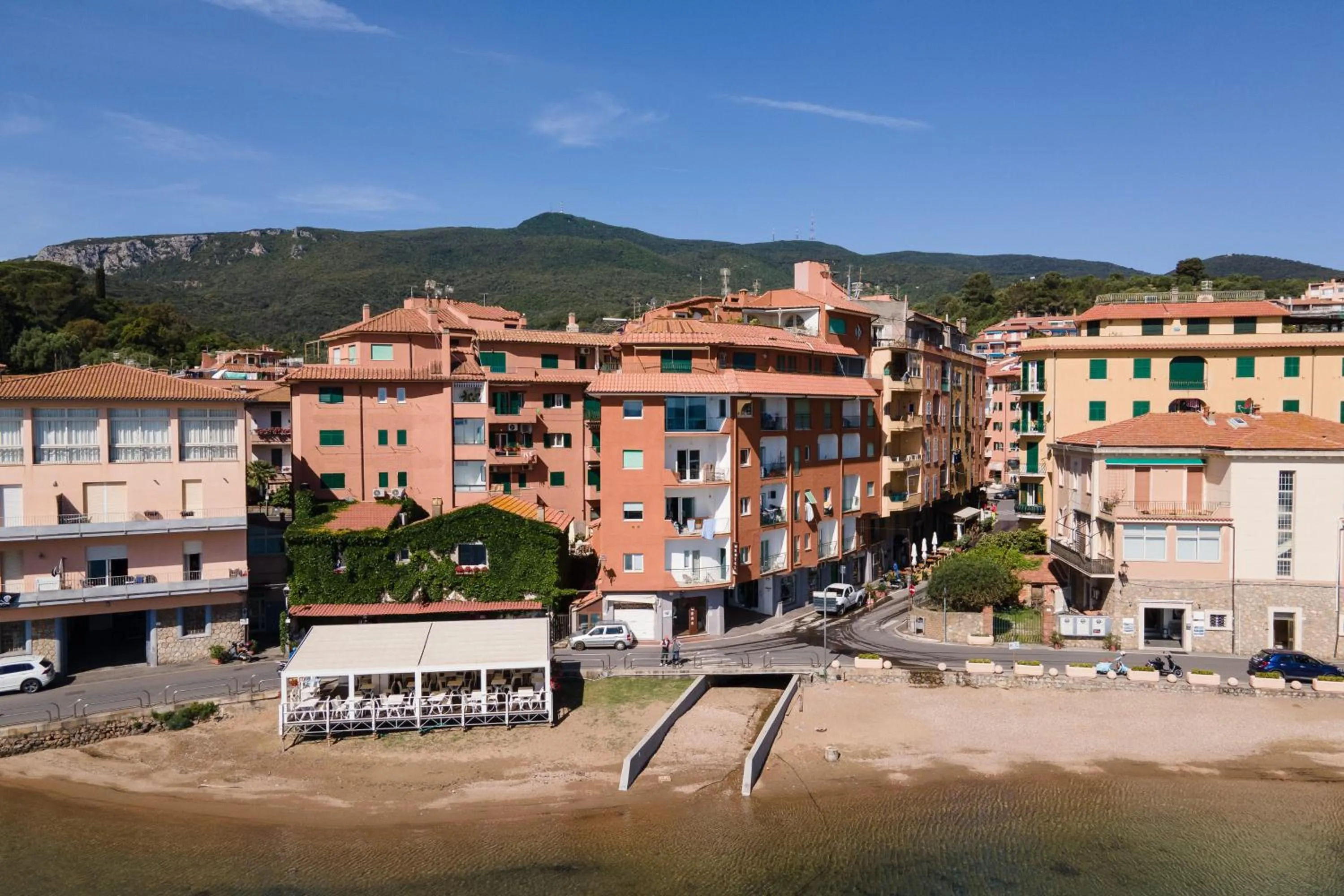 Property building in Bi Hotel