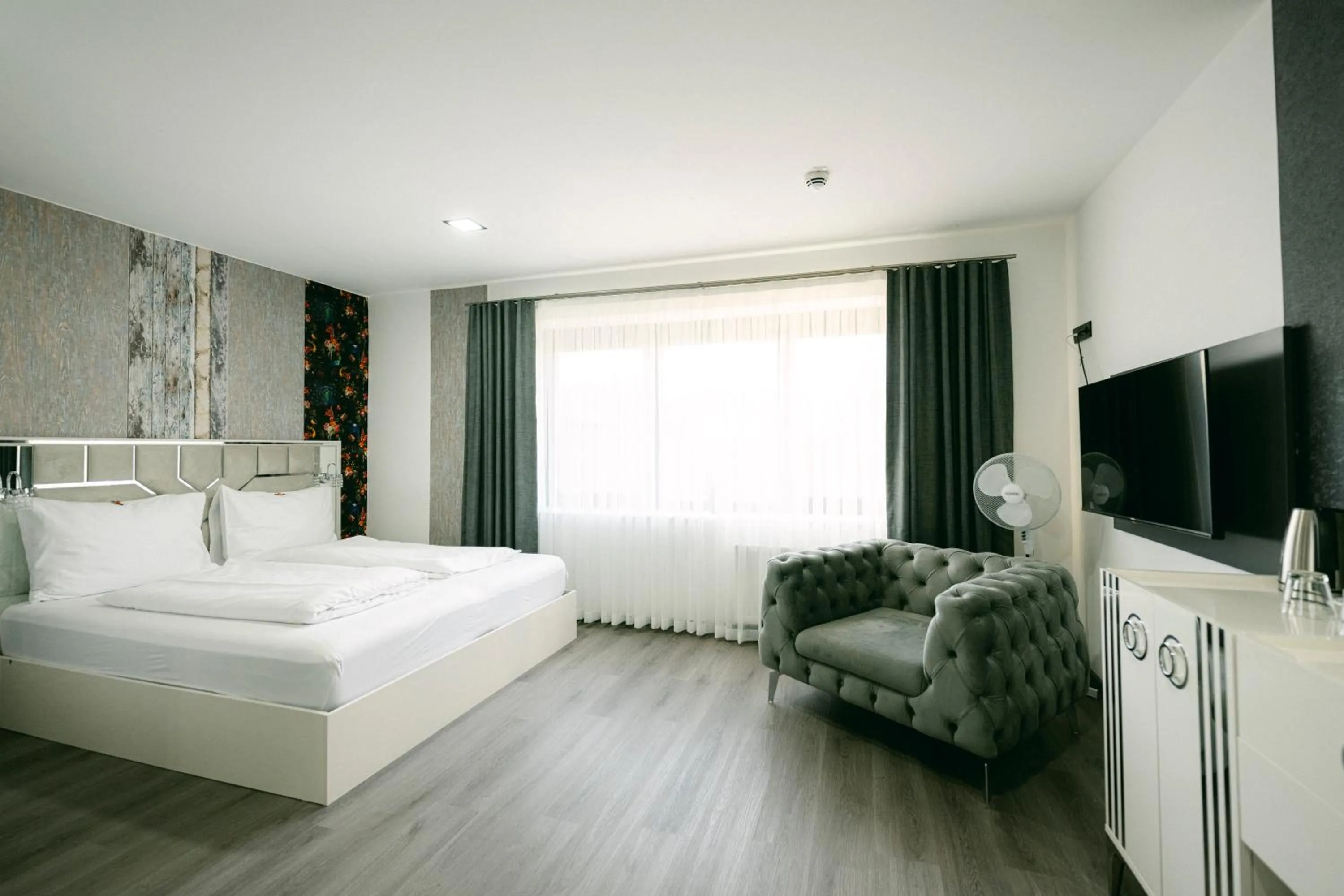 Bed in PARKHOTEL BRAUNAU - 24 Stunden Self Check-IN