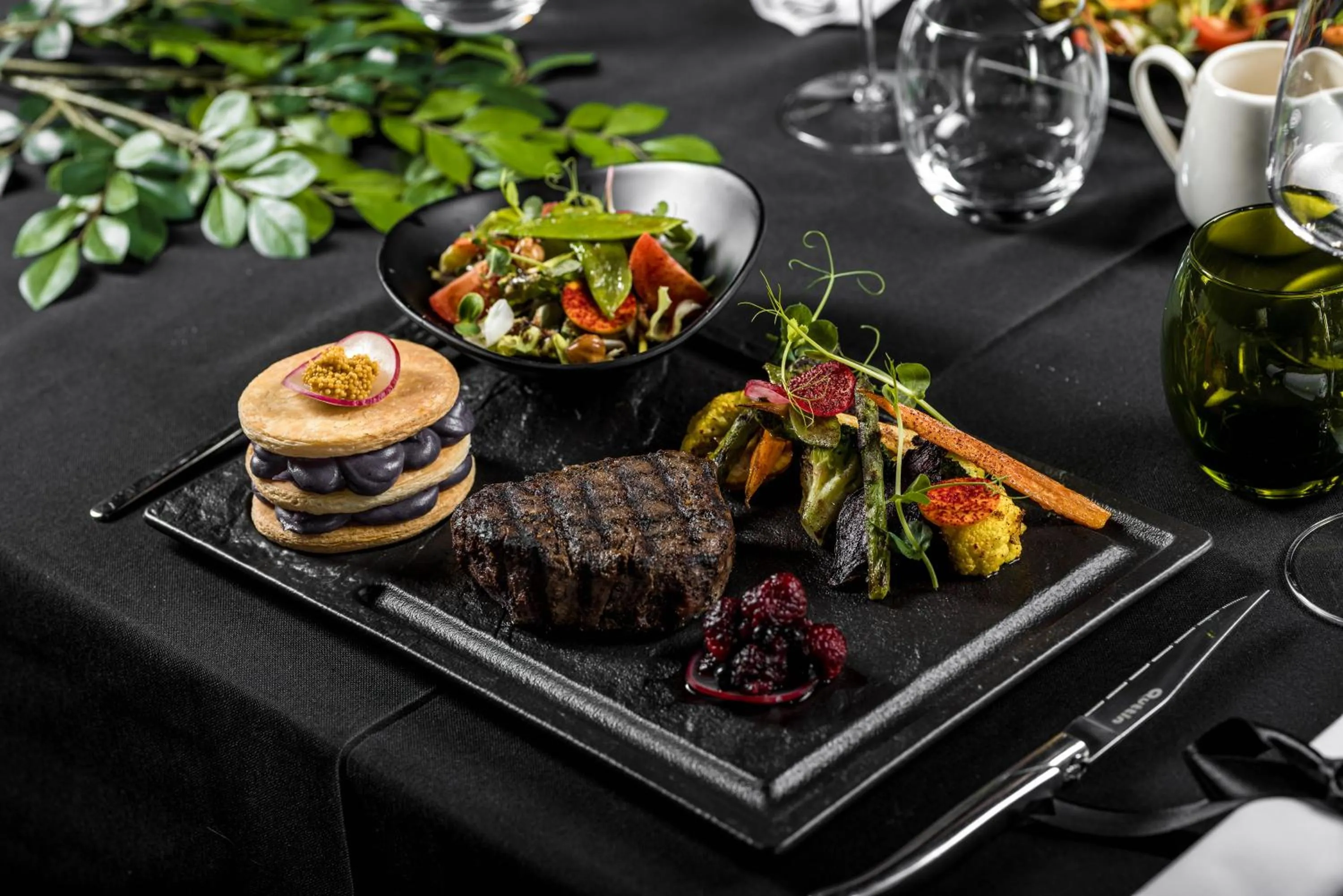 Food and drinks in B THE HOTEL