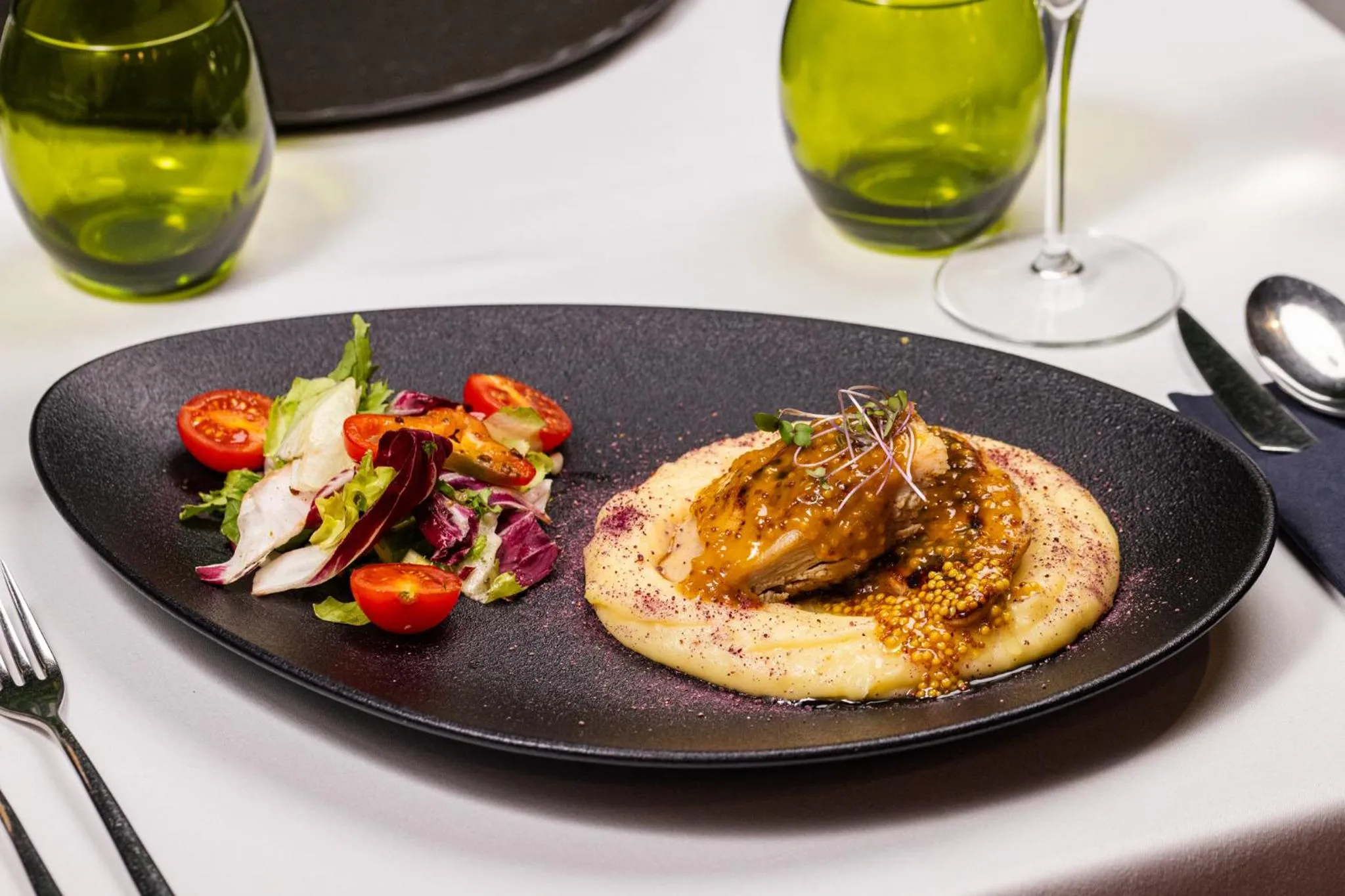 Restaurant/places to eat in B THE HOTEL