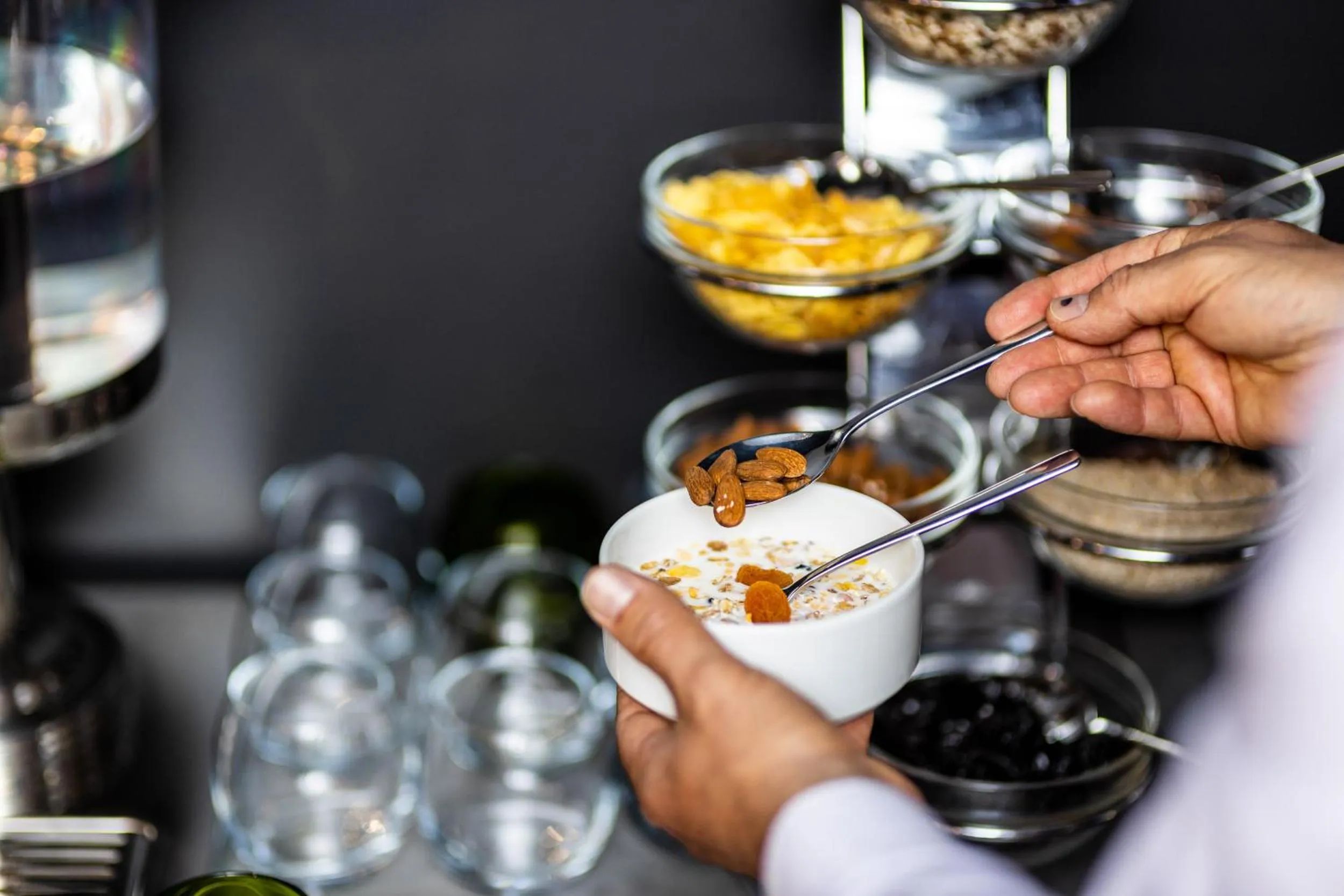 Food and drinks in B THE HOTEL