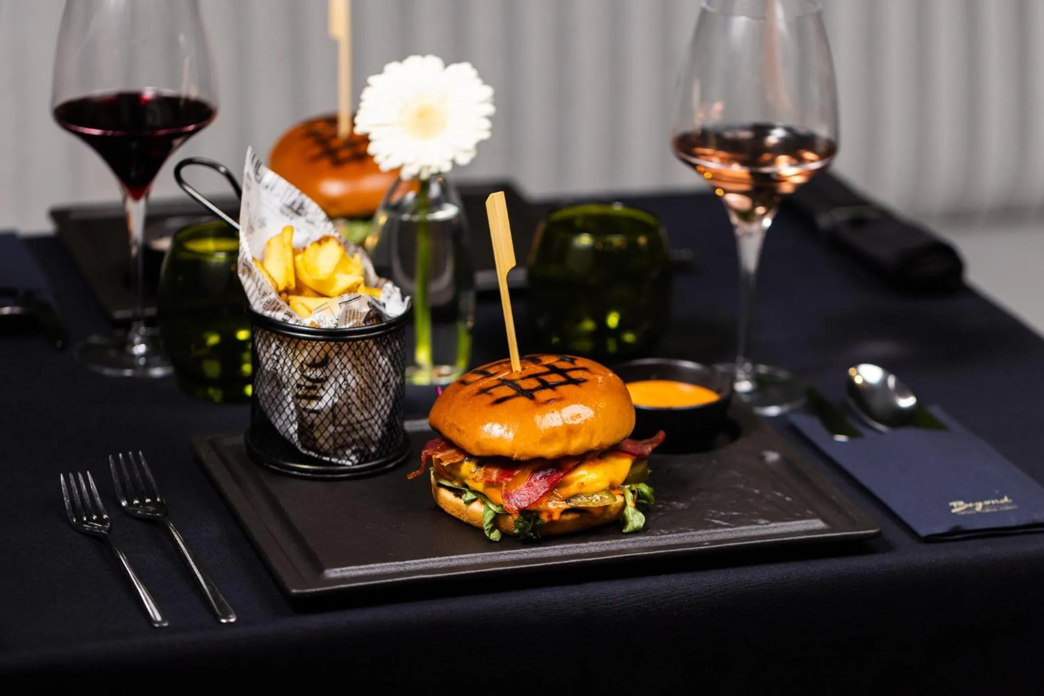 Restaurant/places to eat in B THE HOTEL