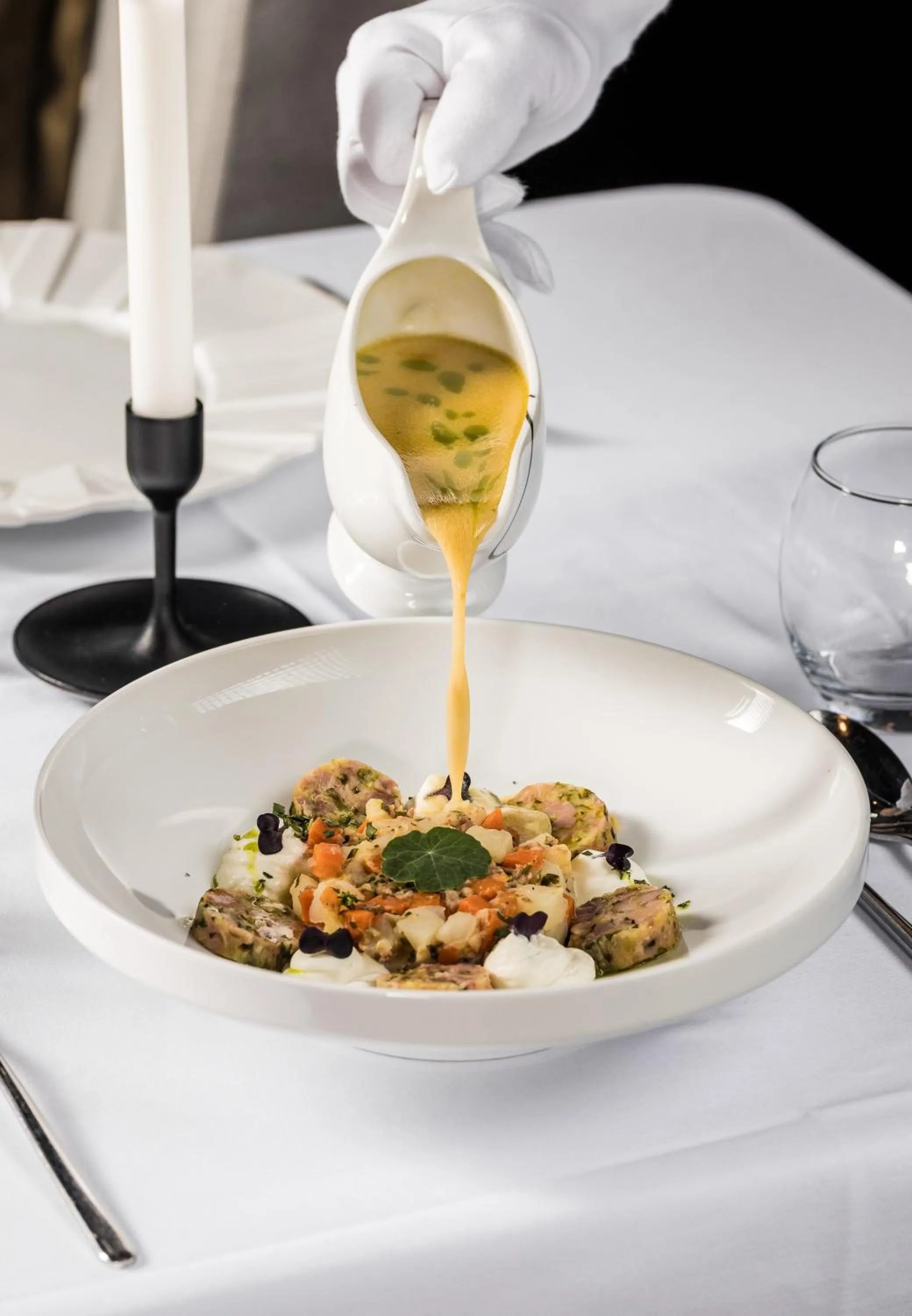 Food and drinks in B THE HOTEL