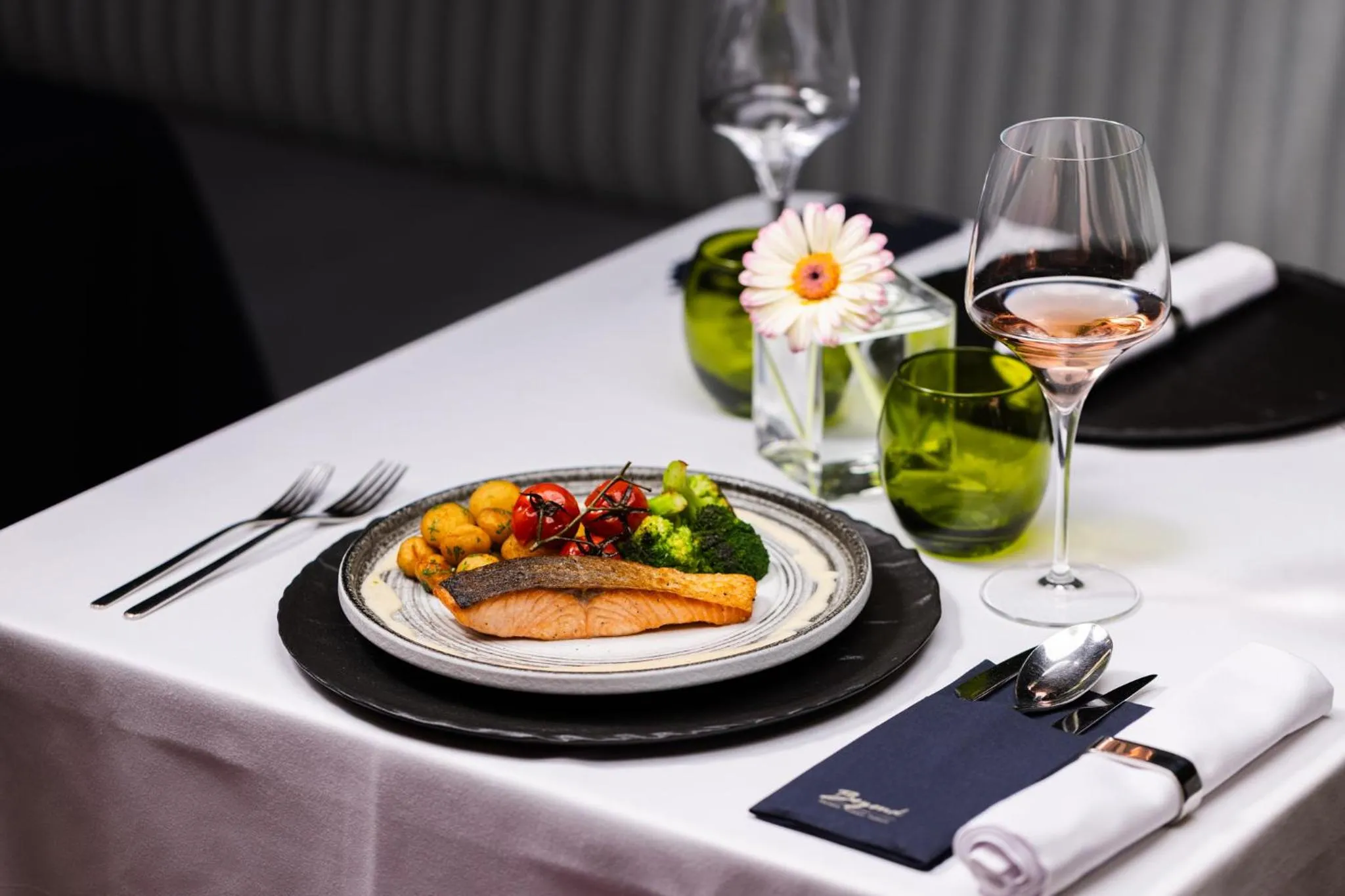 Restaurant/places to eat in B THE HOTEL