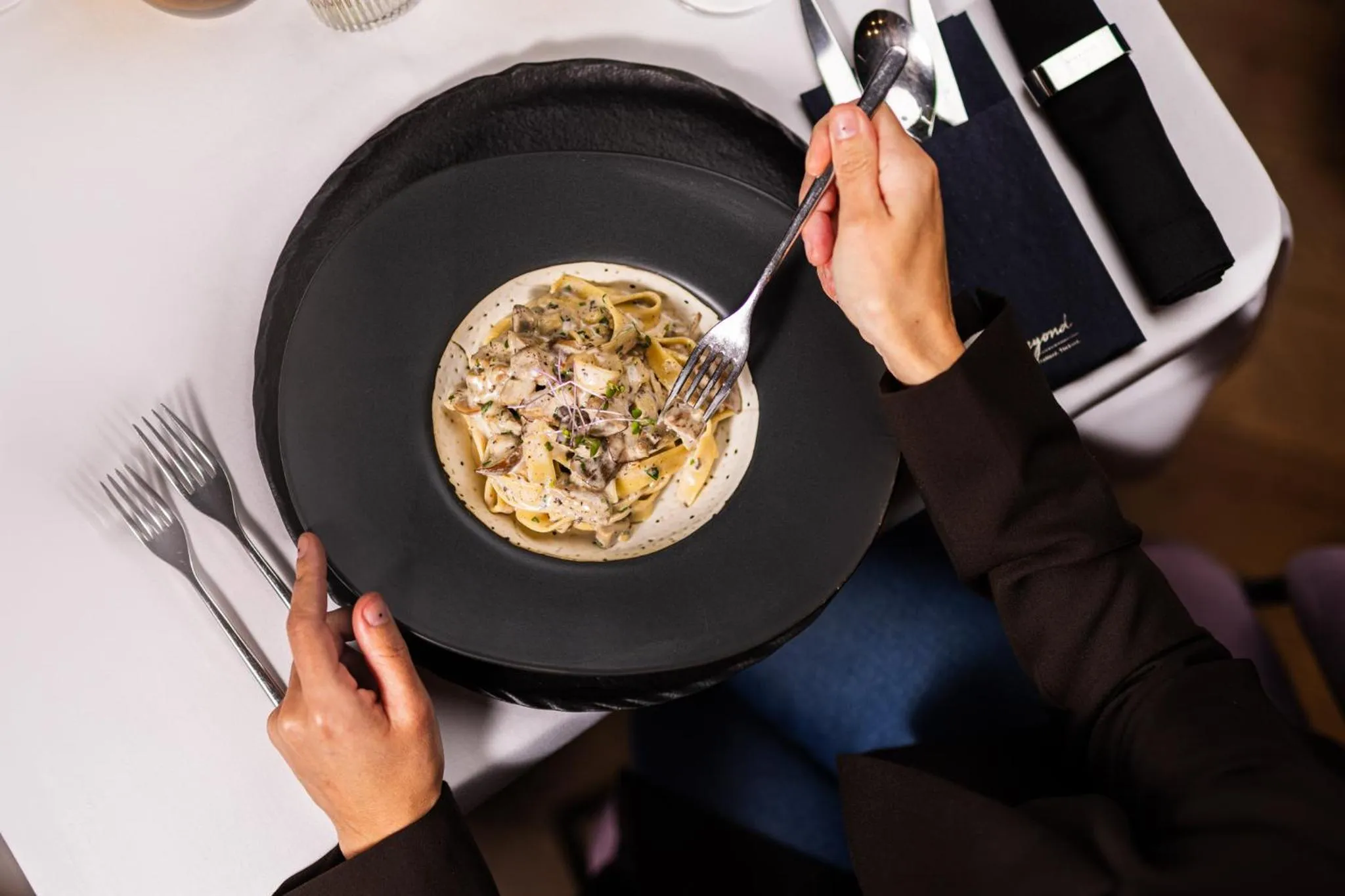 Restaurant/places to eat in B THE HOTEL