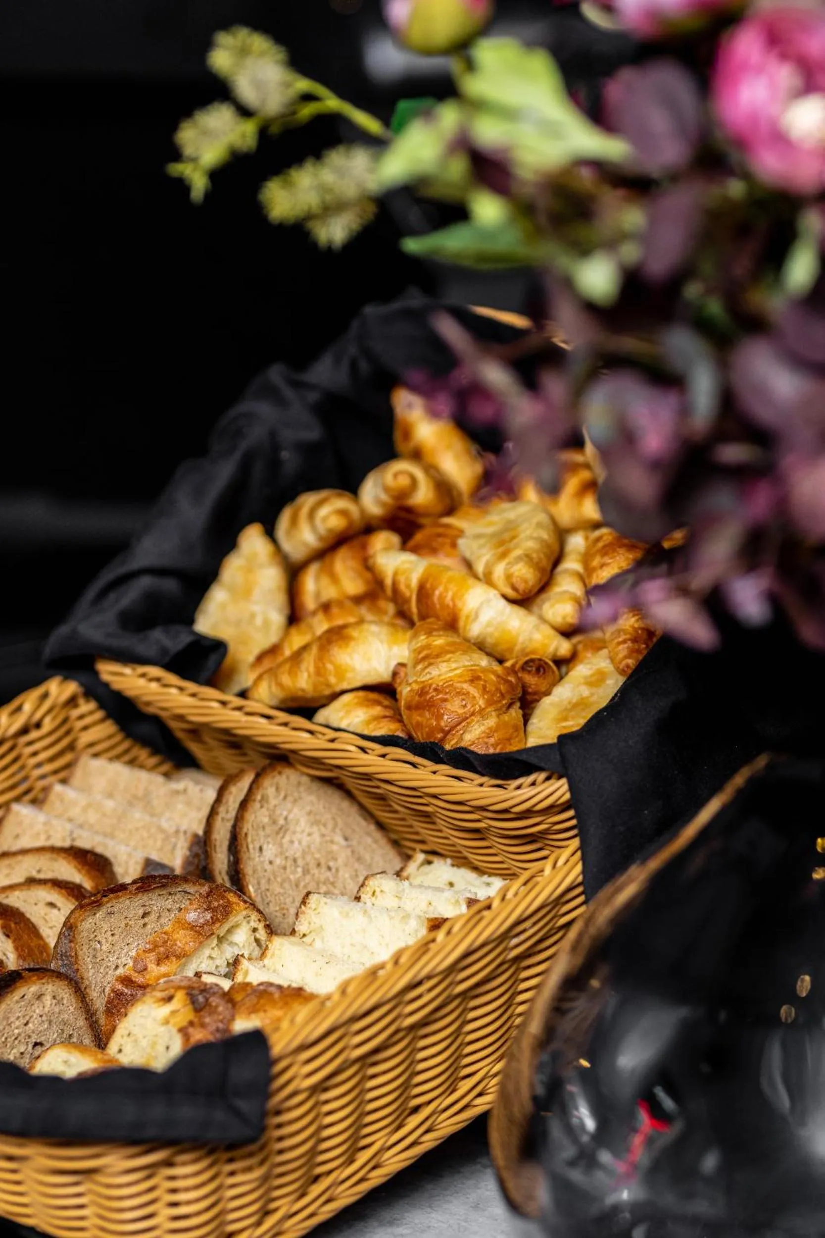 Food and drinks in B THE HOTEL