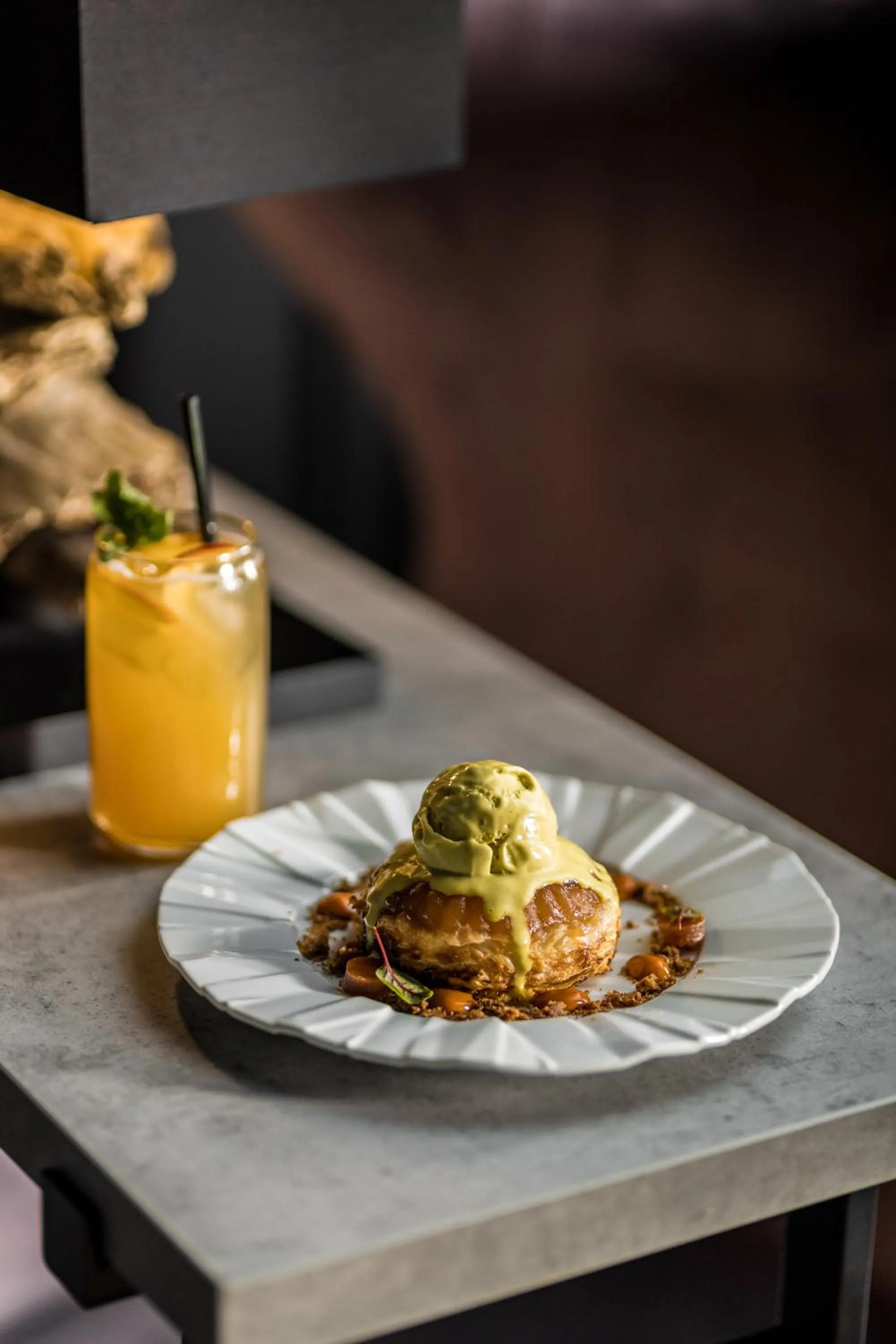 Food and drinks in B THE HOTEL