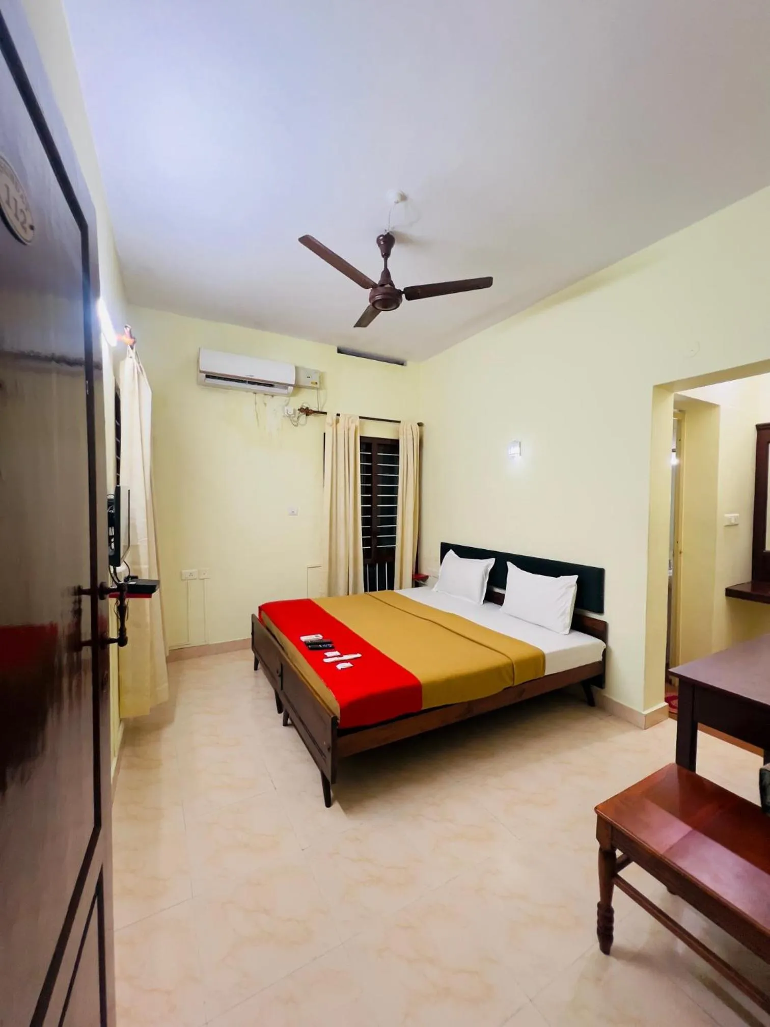 Bed in Hotel Sunday - Townhouse Club Airport Trivandrum