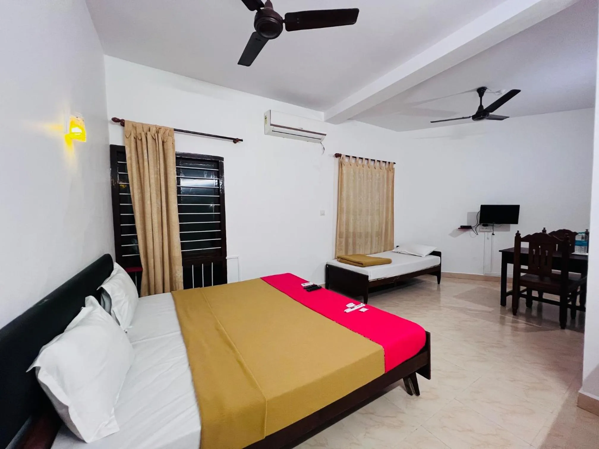 Photo of the whole room, Bed in Hotel Sunday - Townhouse Club Airport Trivandrum
