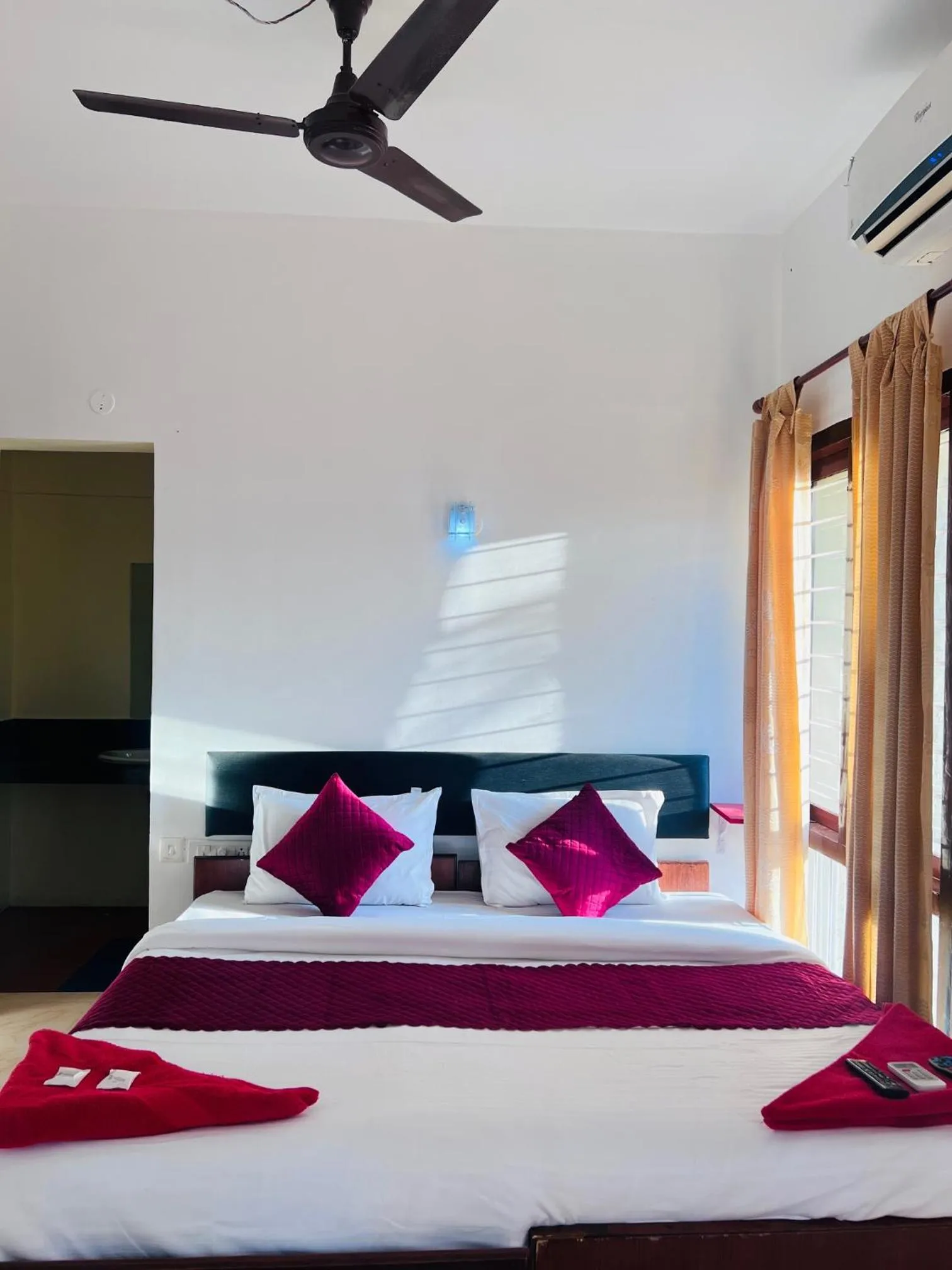 Bed in Hotel Sunday - Townhouse Club Airport Trivandrum