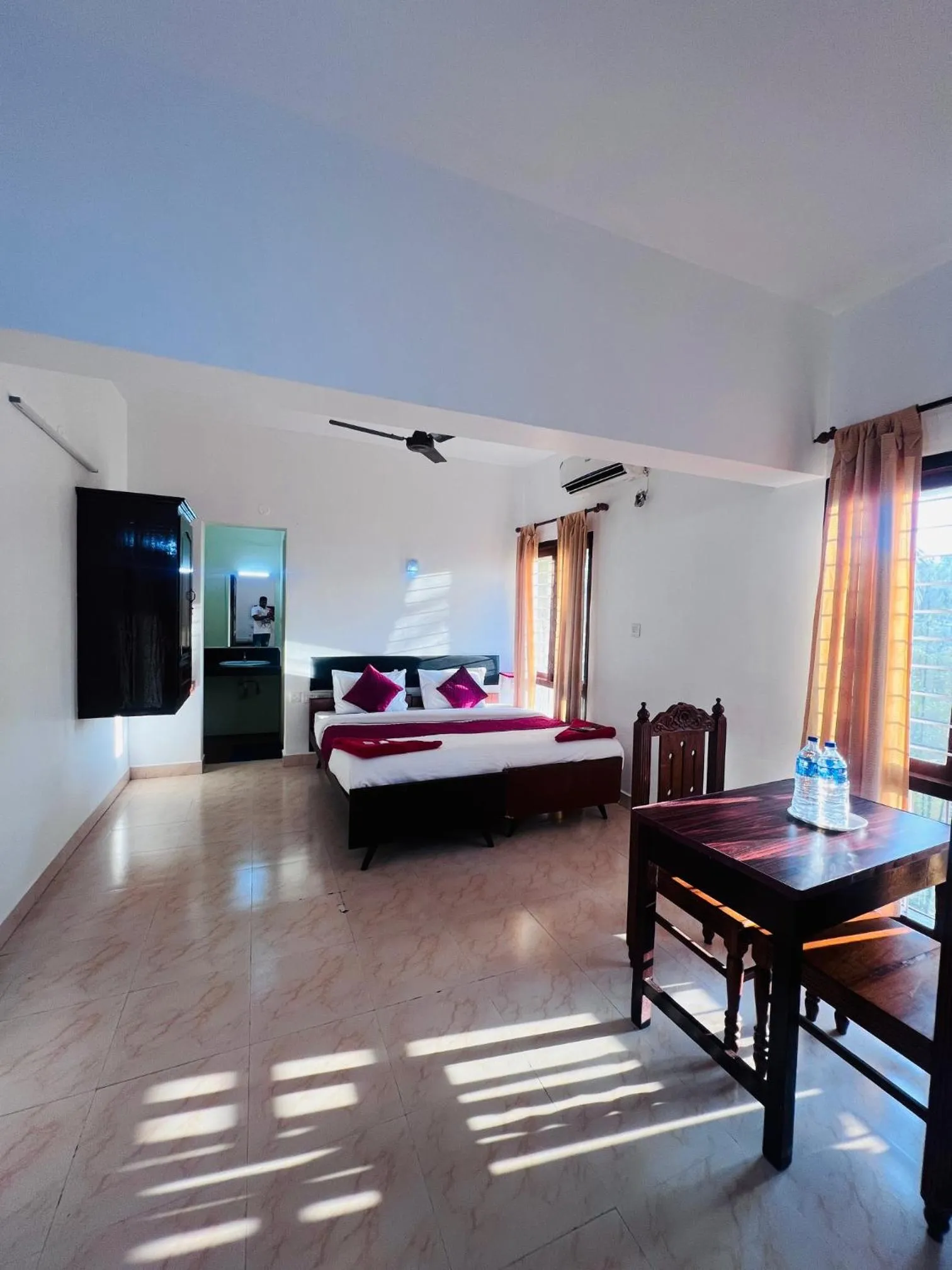 Bedroom, Bed in Hotel Sunday - Townhouse Club Airport Trivandrum