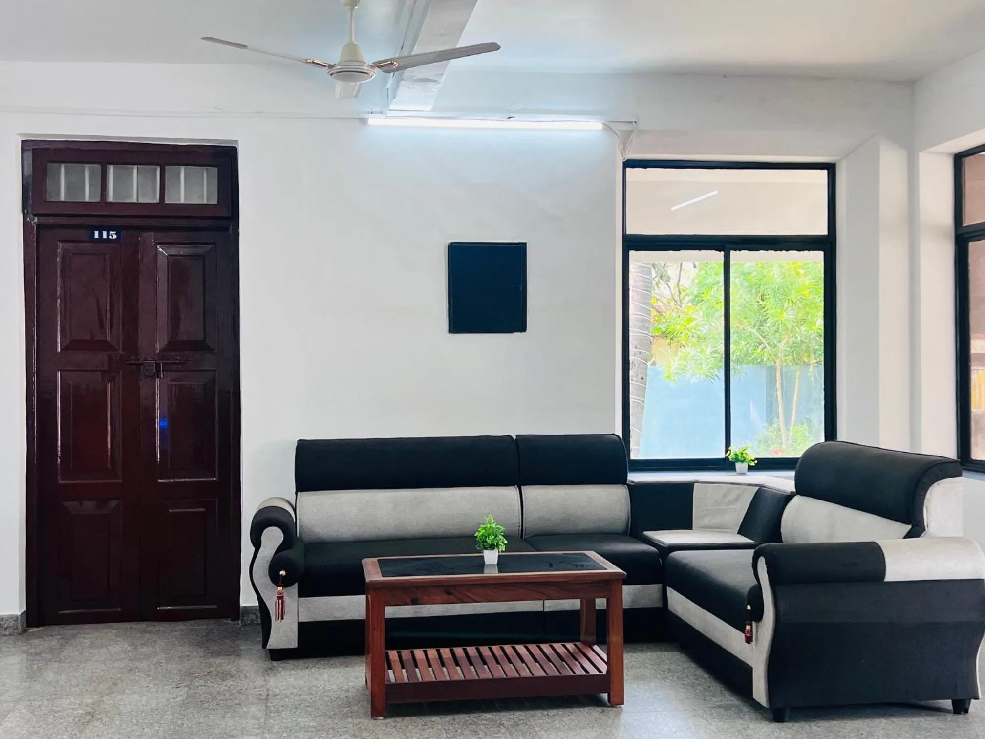 Living room in Hotel Sunday - Townhouse Club Airport Trivandrum