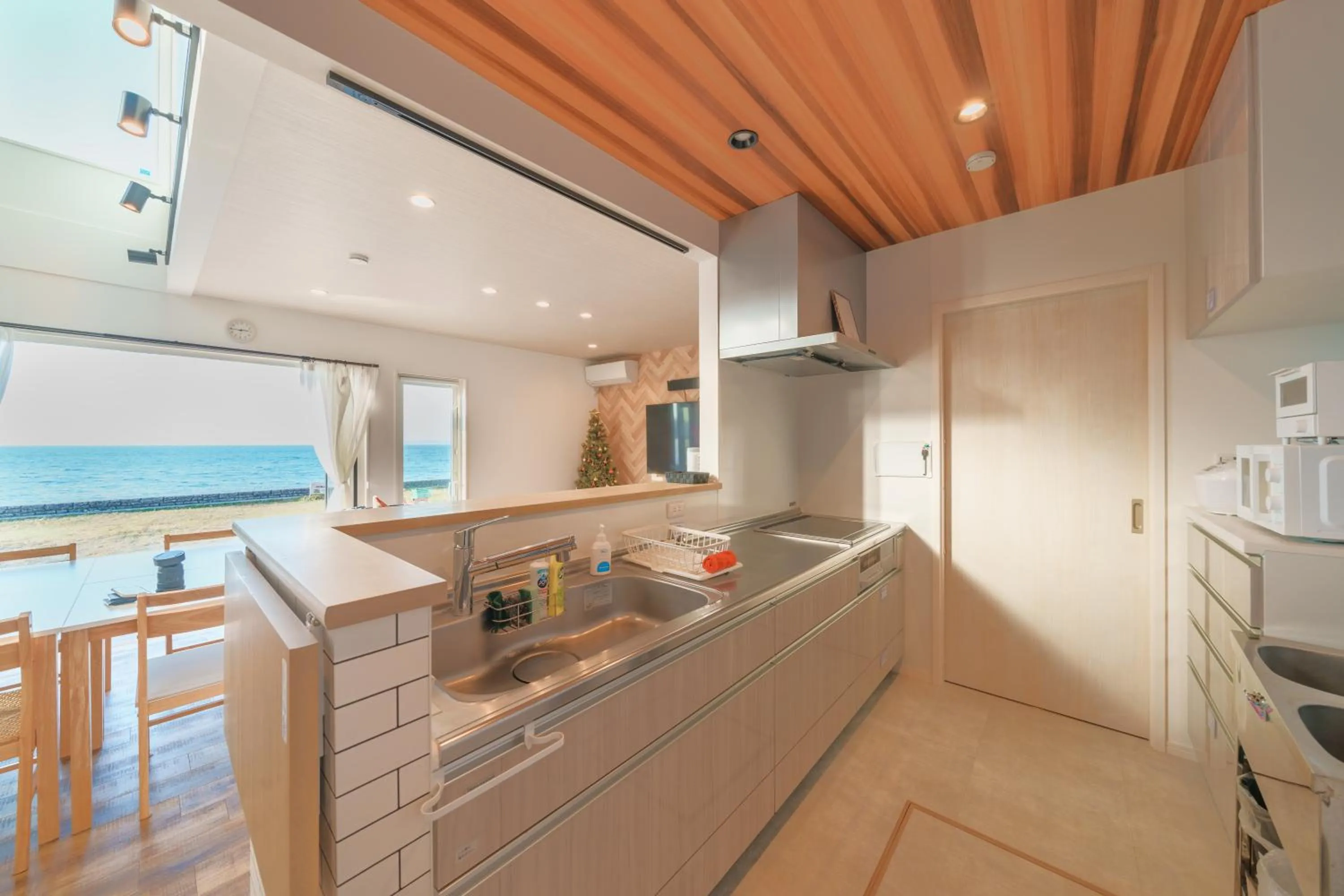Kitchen or kitchenette in Ryu shi ma Ocean View Villa