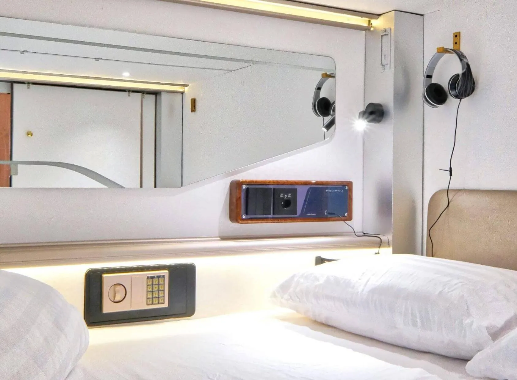 TV and multimedia, Bed in Ljubljana Capsule Hostel