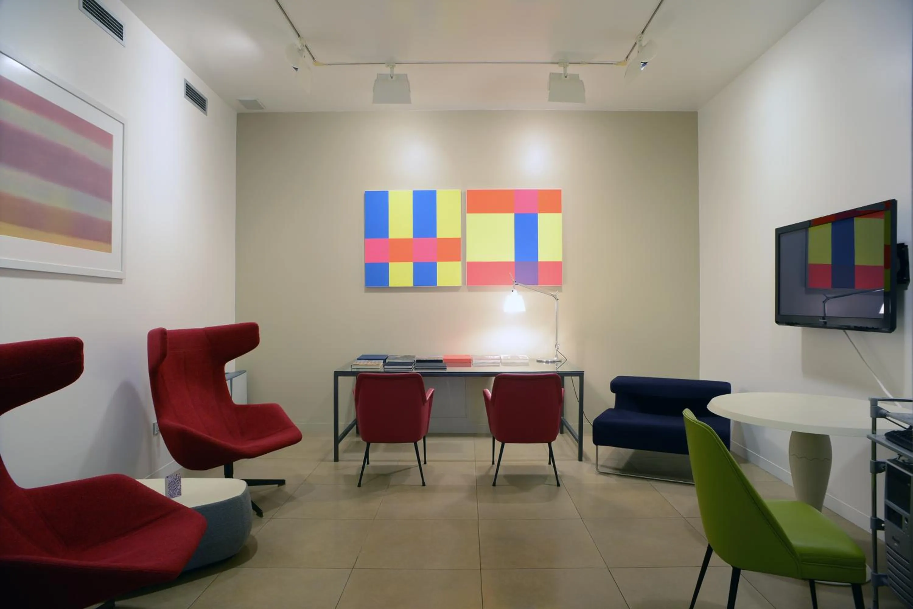 Communal lounge/ TV room in Hotel Colombia