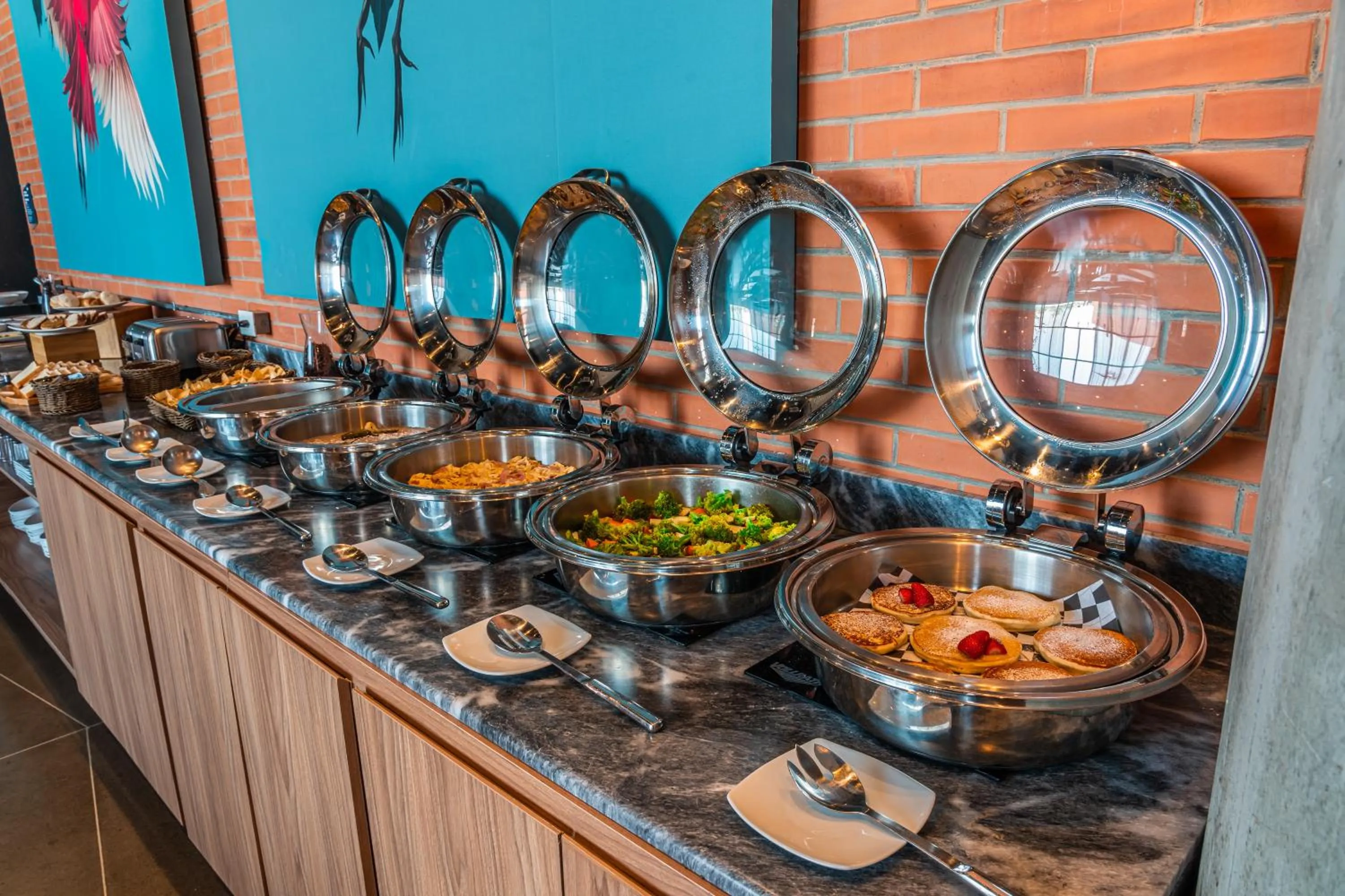 Buffet breakfast in Aloft Guadalajara Sur