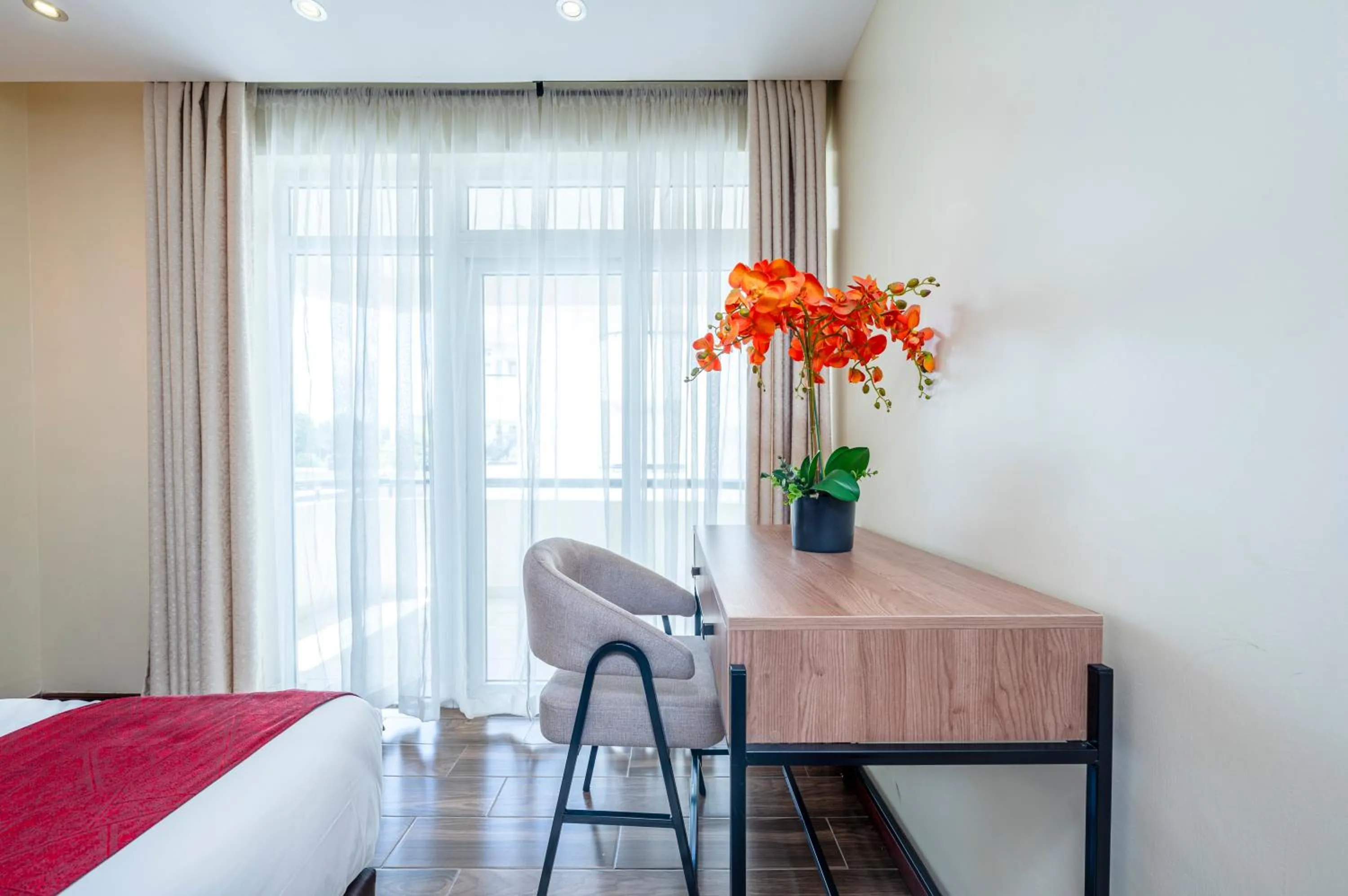 hair dresser, Bed in Roma Court Serviced Apartments