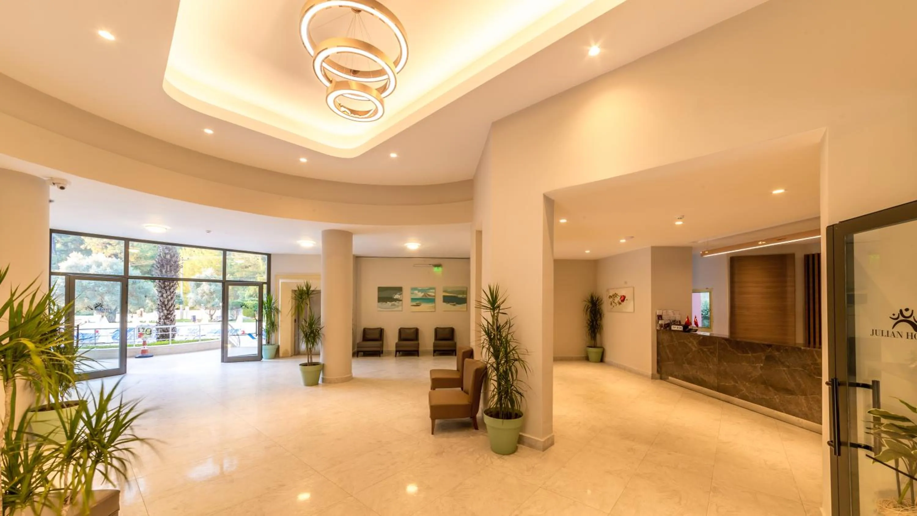 Lobby or reception in Julian Forest Suites