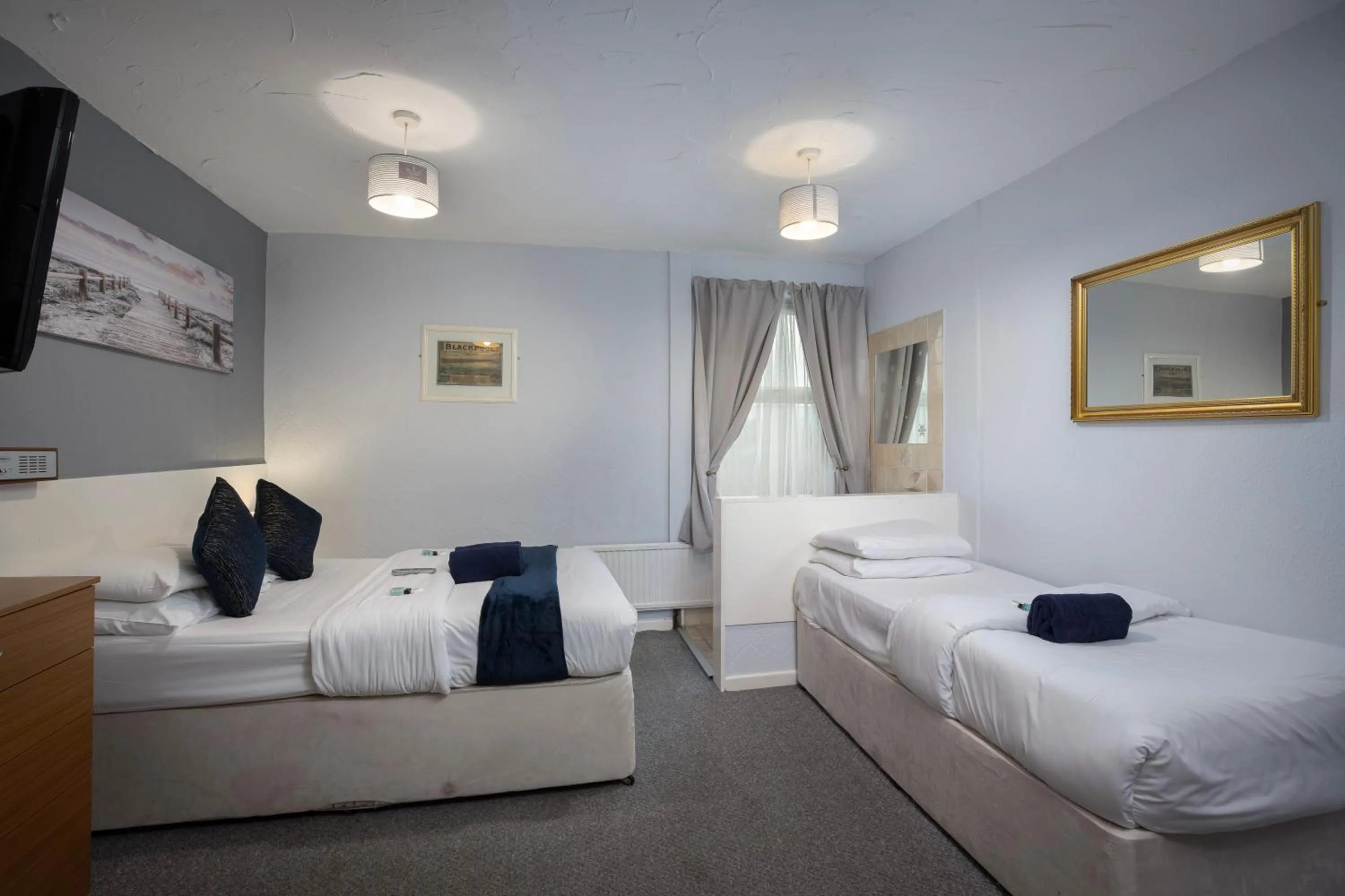 TV and multimedia, Bed in Royal Oakwell Hotel