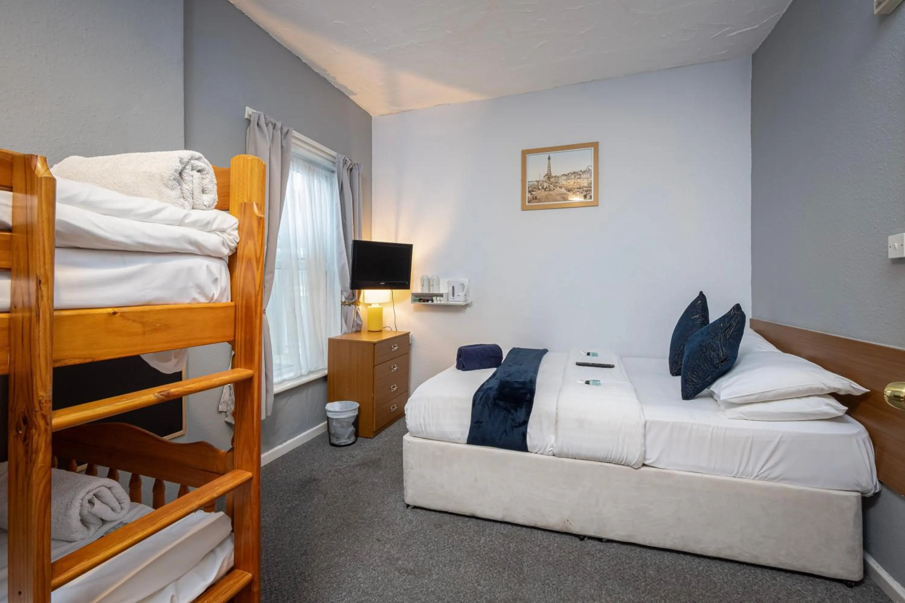 TV and multimedia, Bed in Royal Oakwell Hotel